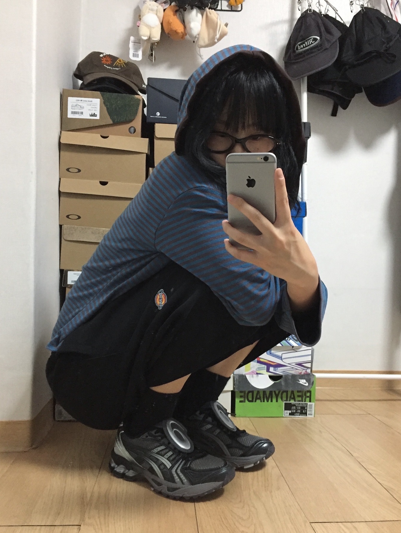 Asics x The Museum Visitor Gel-Kayano 14 Clay Grey Glacier Grey 착용 스타일