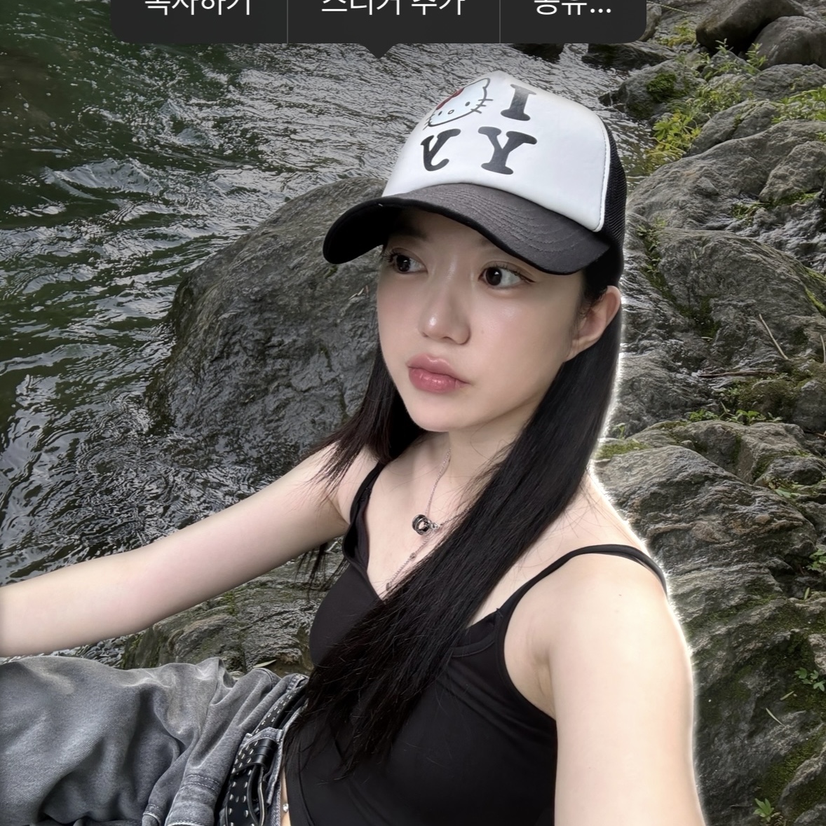 Open Yy x Hello Kitty Trucker Cap Black 착용 스타일