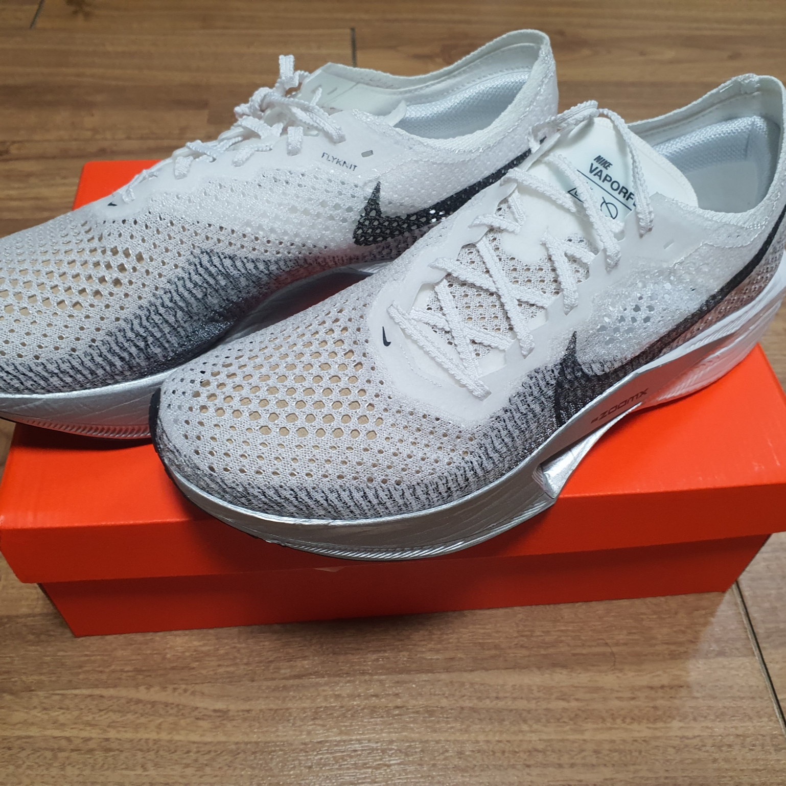 Nike ZoomX Vaporfly Next% 3 White Grey 착용 스타일 - 1