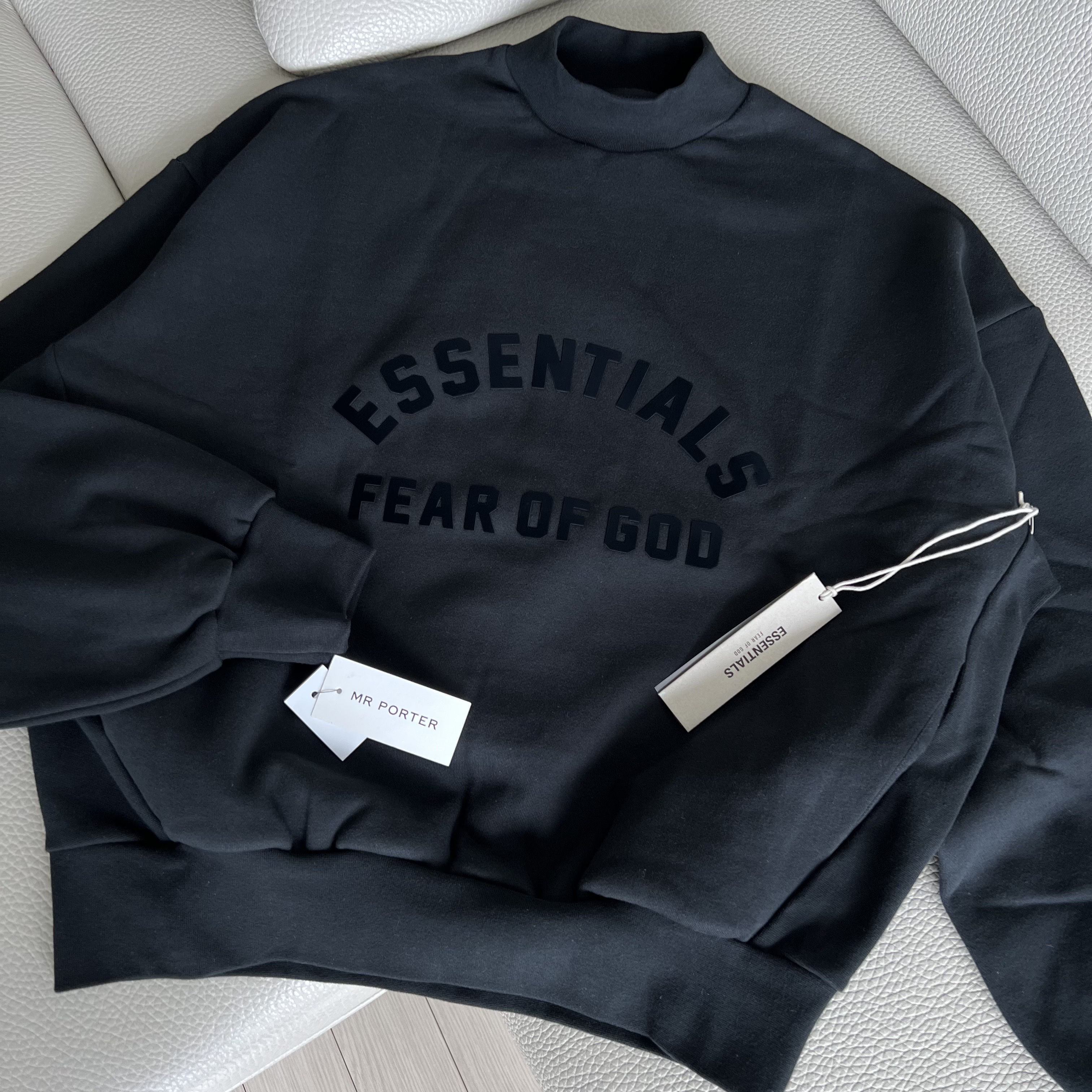 Essentials The Black Collection Crewneck Black - 23SS 착용 스타일 - 1