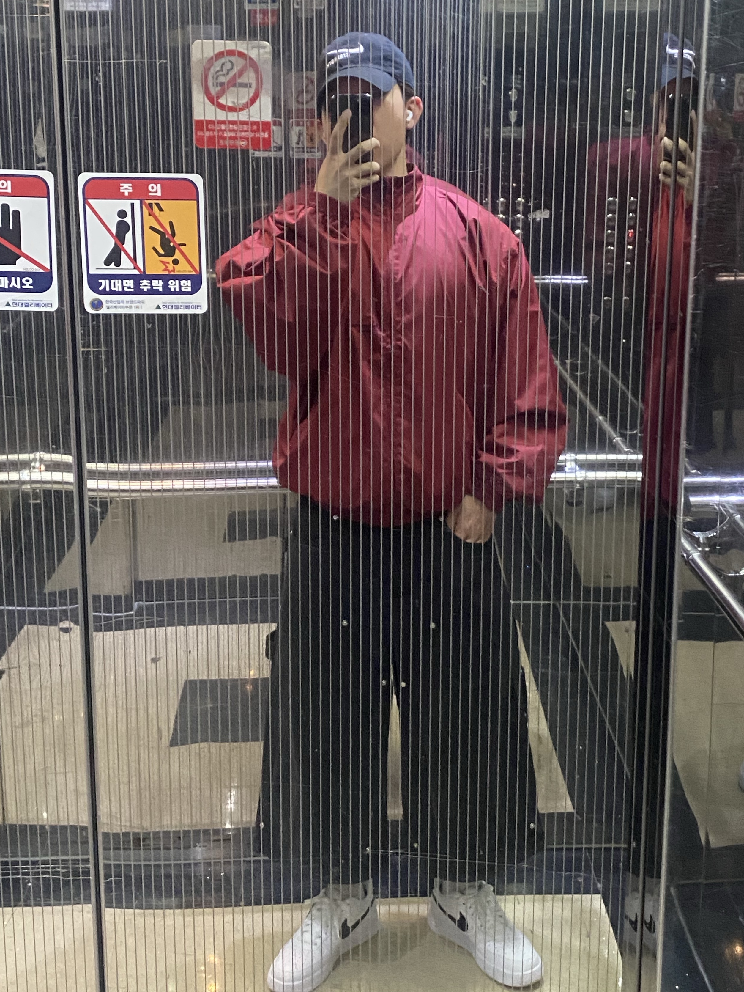 Undermycar Mu.24 Anti Fxxking Logo Play Crop Zip-up Jacket Wine 착용 스타일