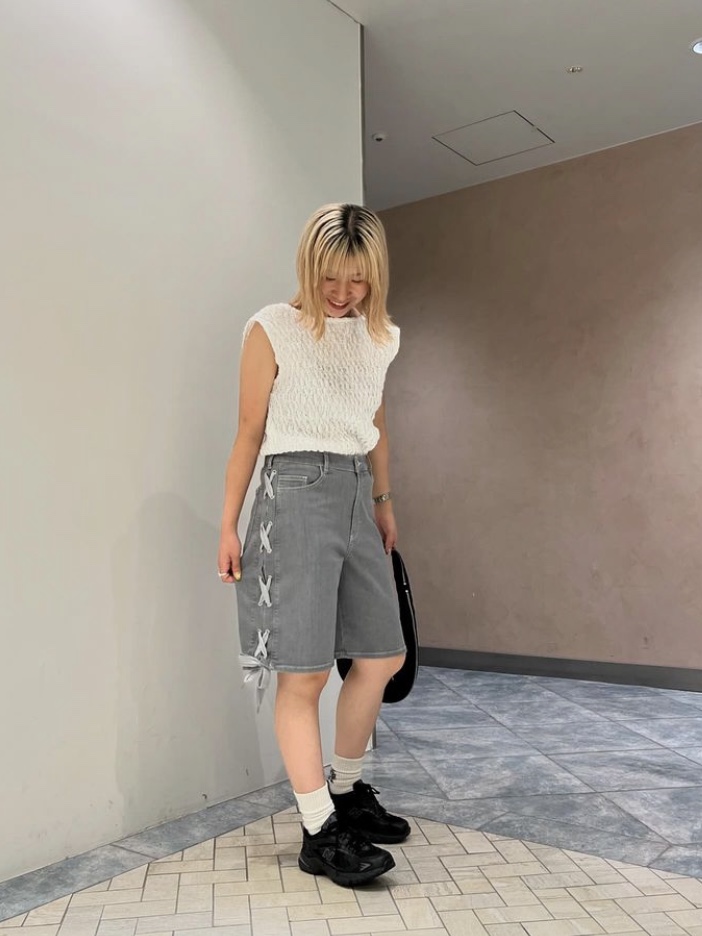 Baum Und Pferdgarten Women Neo Grey Worn Out Denim - 24FW 착용 스타일 - 1