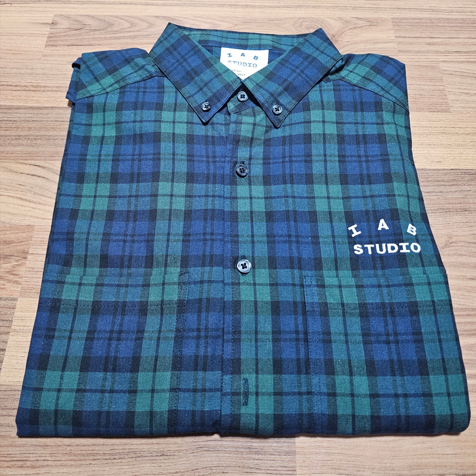 IAB Studio Blackwatch Tartan Shirt Blue Green 착용 스타일 - 1