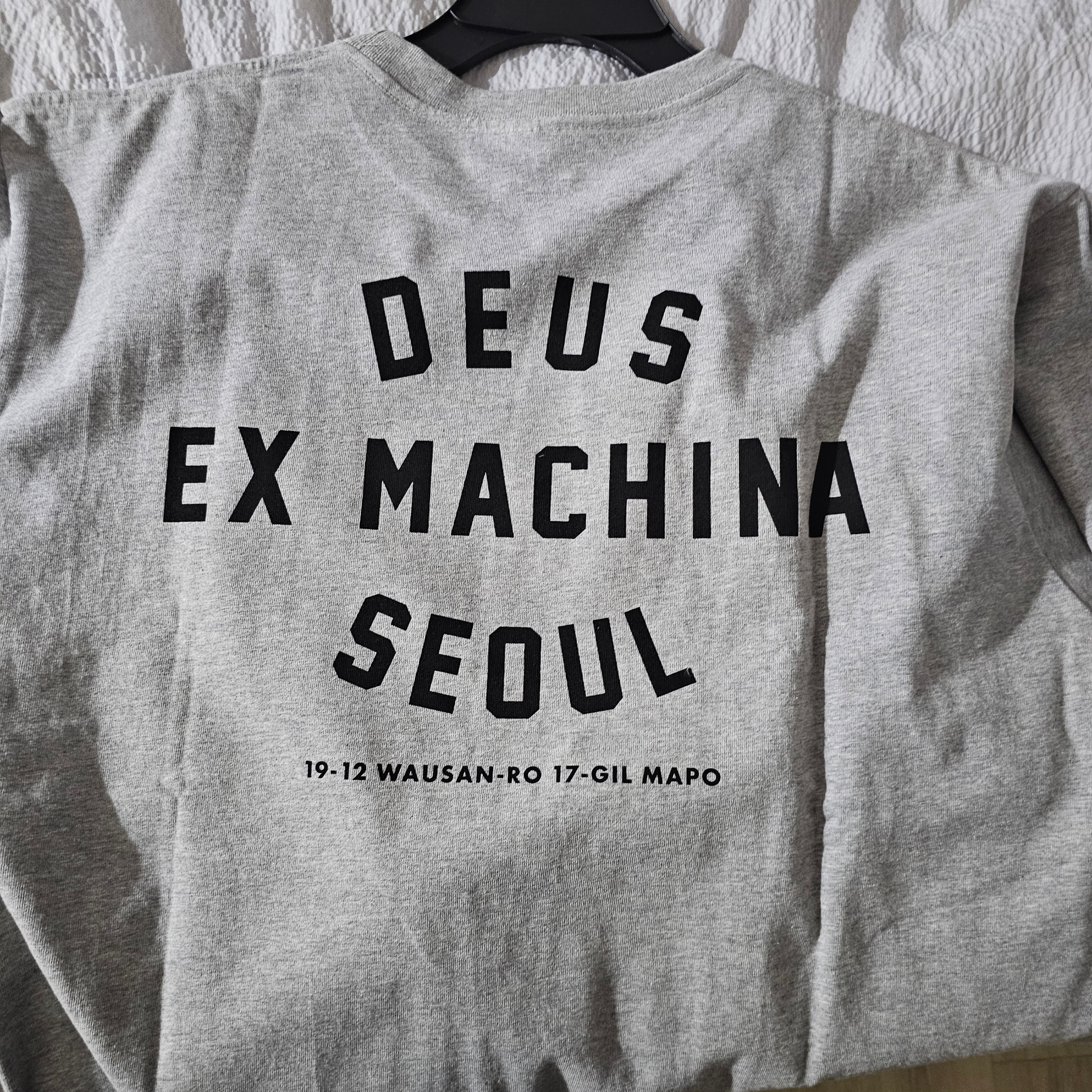 Deus Ex Machina Seoul College T-Shirt Grey Marle 착용 스타일