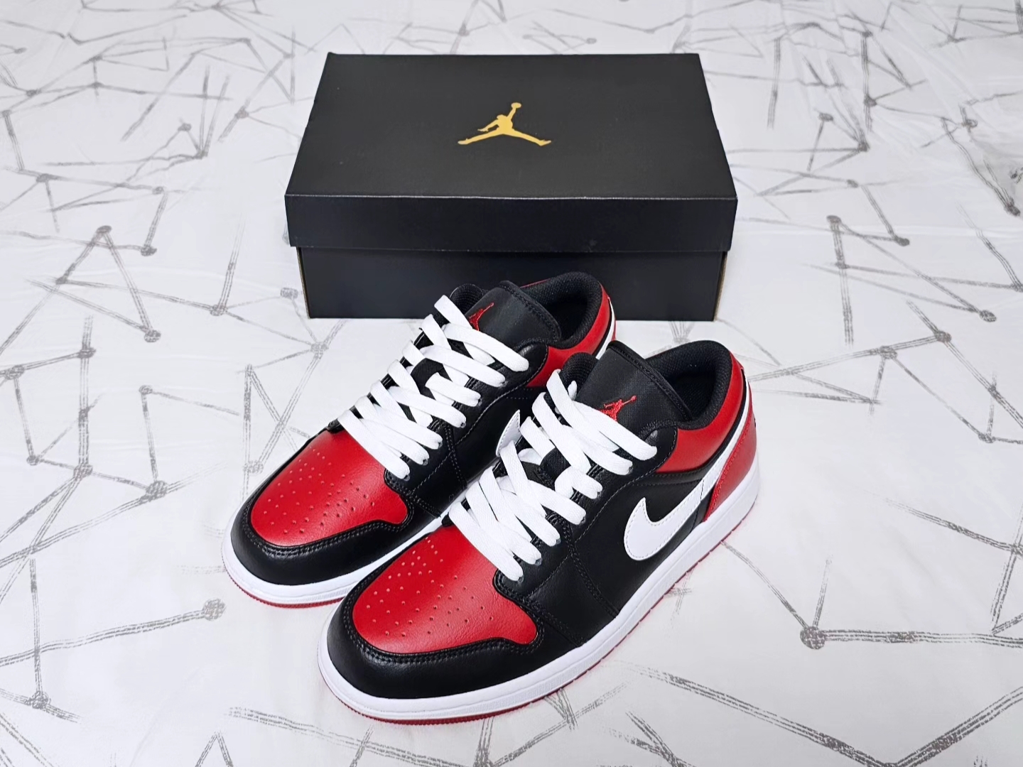 Jordan 1 Low Alternate Bred Toe 착용 스타일 - 1