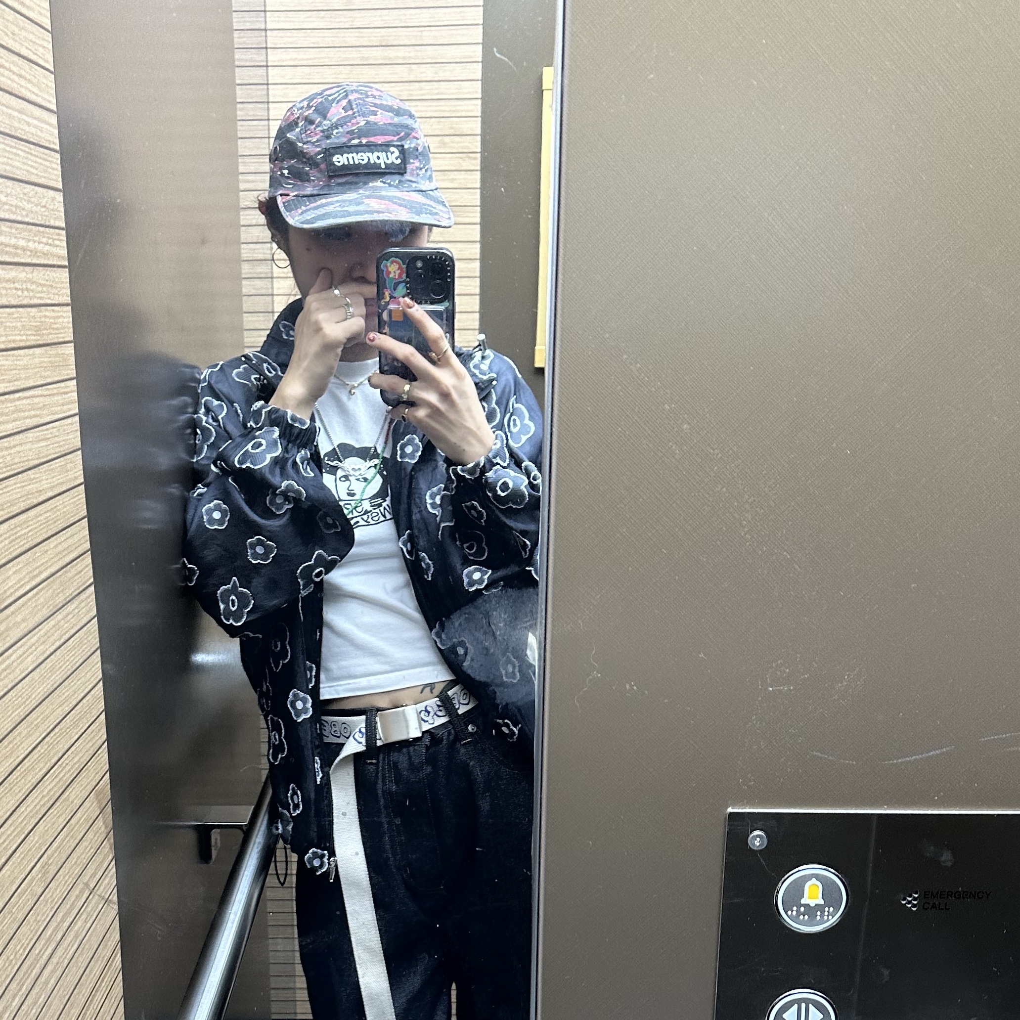 Supreme Military Camp Cap Red Tiger - 24SS, Gentle Monster x Jennie Jentle Salon Cheveux De Nini BR3 Brown Brown 착용 스타일 - 2