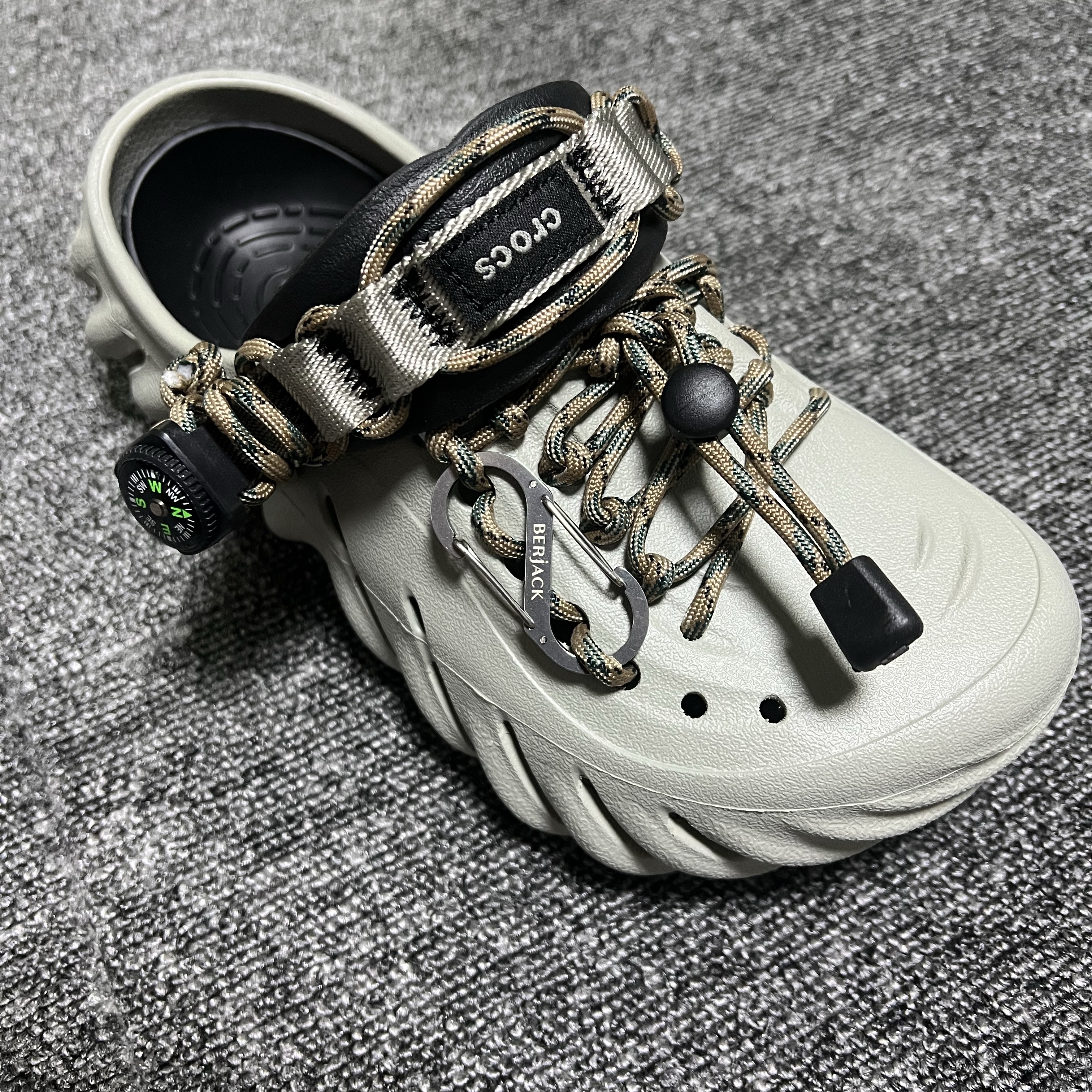 Crocs Echo Clog Elephant 착용 스타일