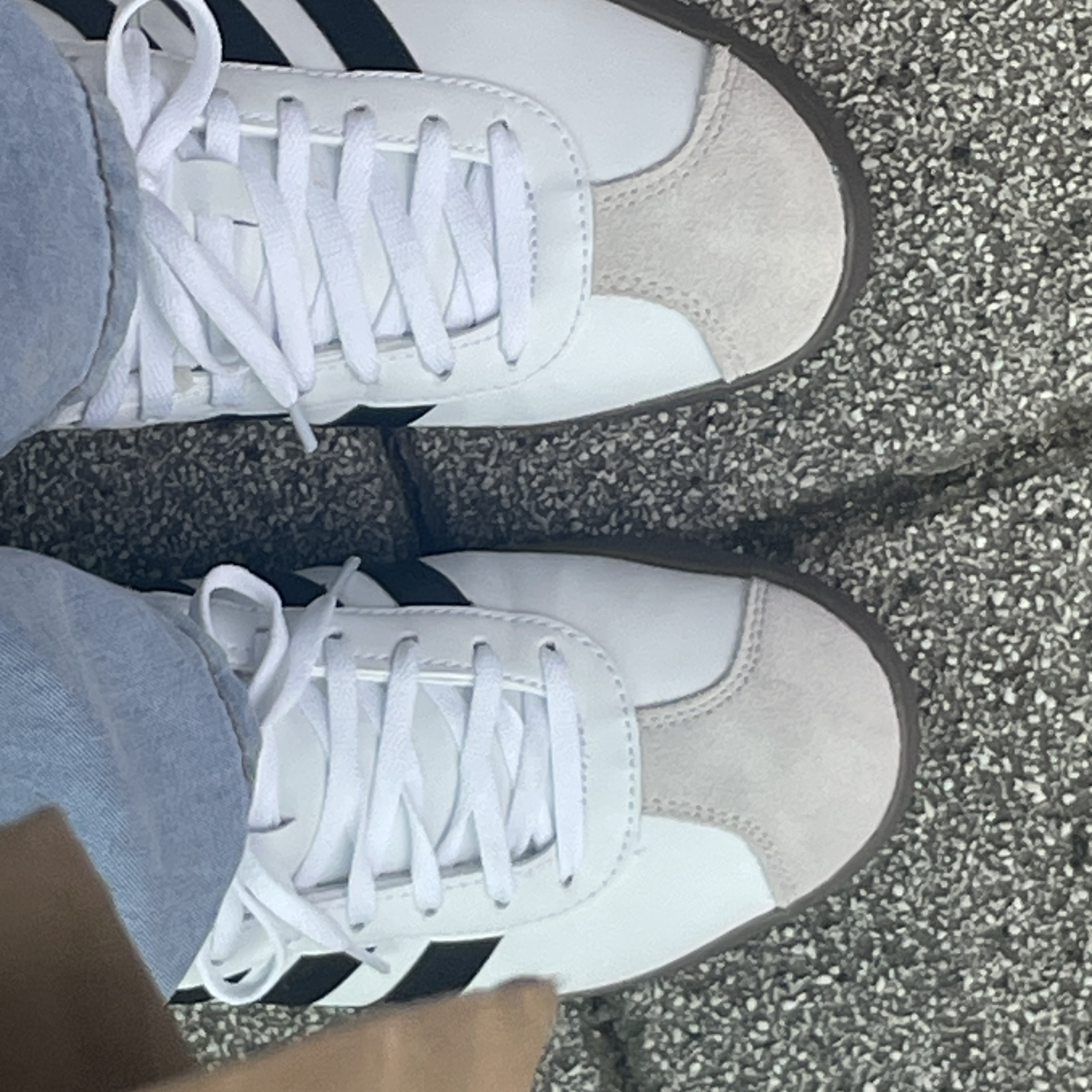 Adidas VL Court Base Cloud White Core Black 착용 스타일
