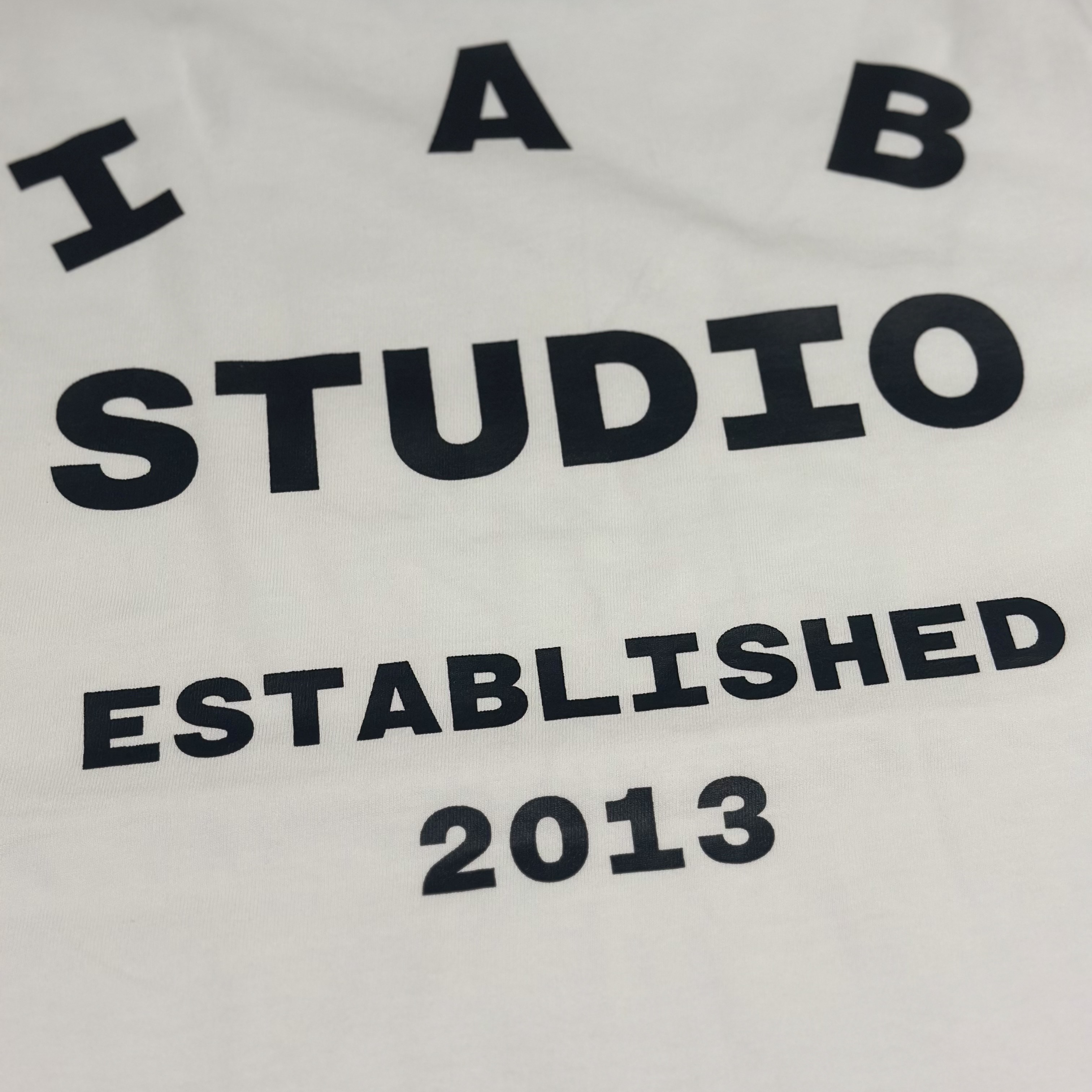 IAB Studio Established T-Shirt White Black 착용 스타일