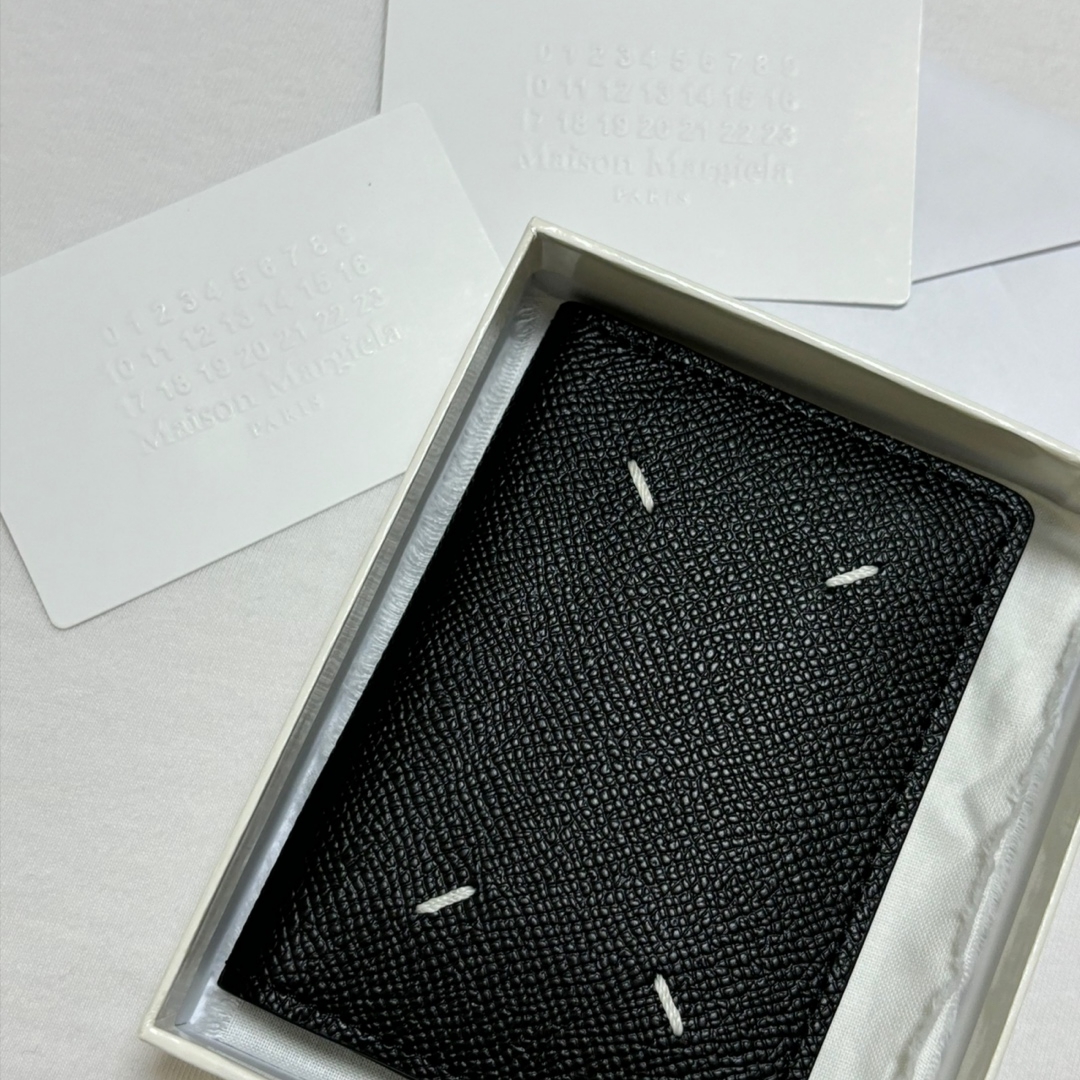 Maison Margiela Leather Bi-Fold Card Holder Black 착용 스타일
