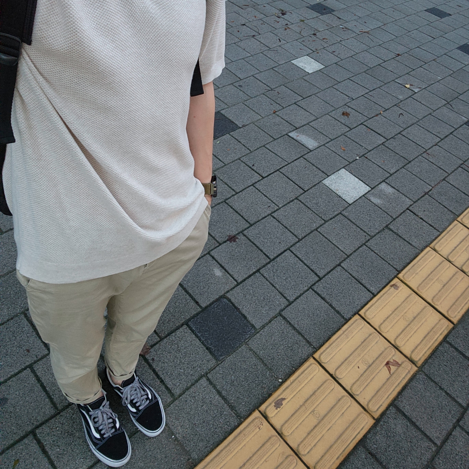 Vans OG Old Skool LX Stressed Black 착용 스타일 - 1