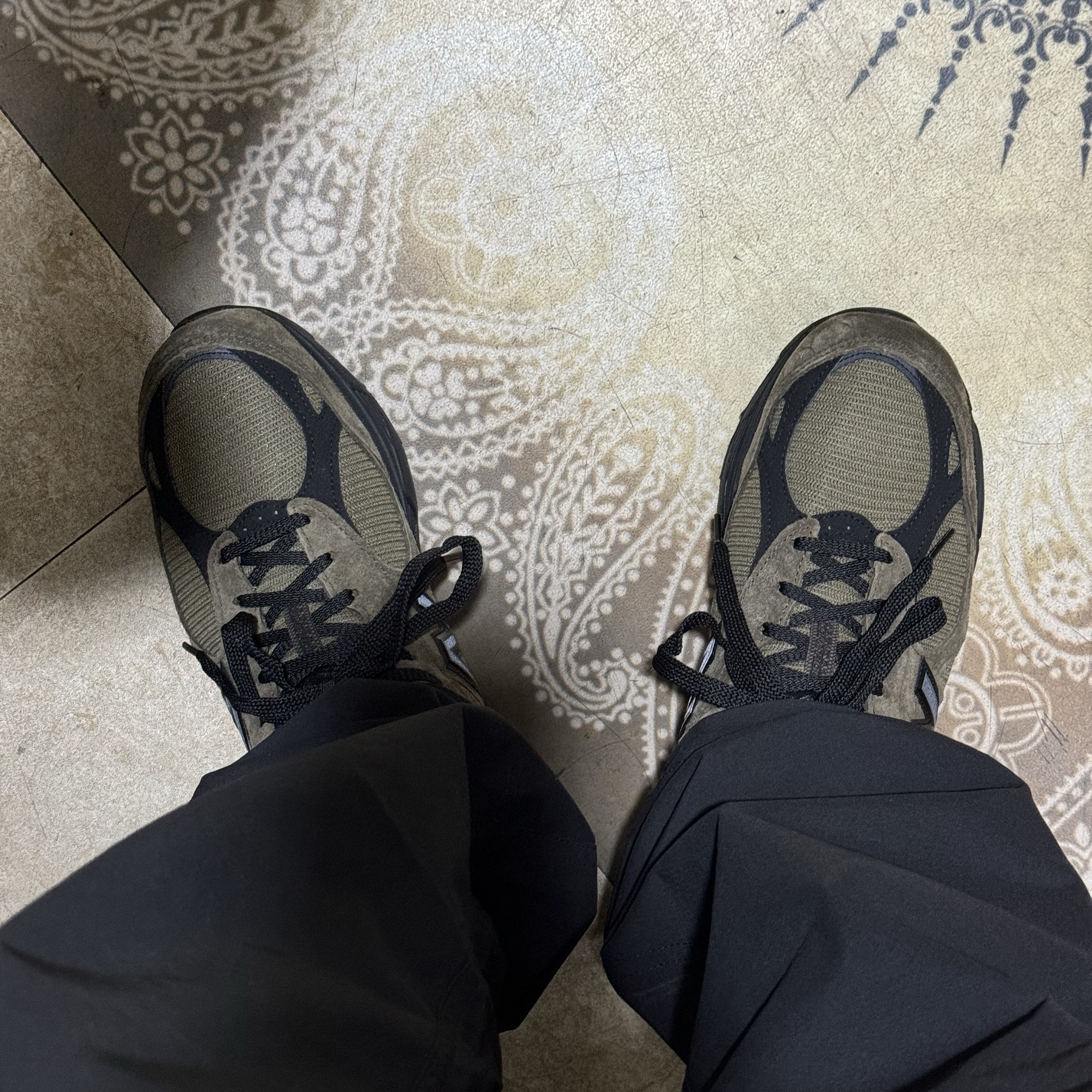 New Balance x JJJJound 990v3 Brown Black 착용 스타일 - 6