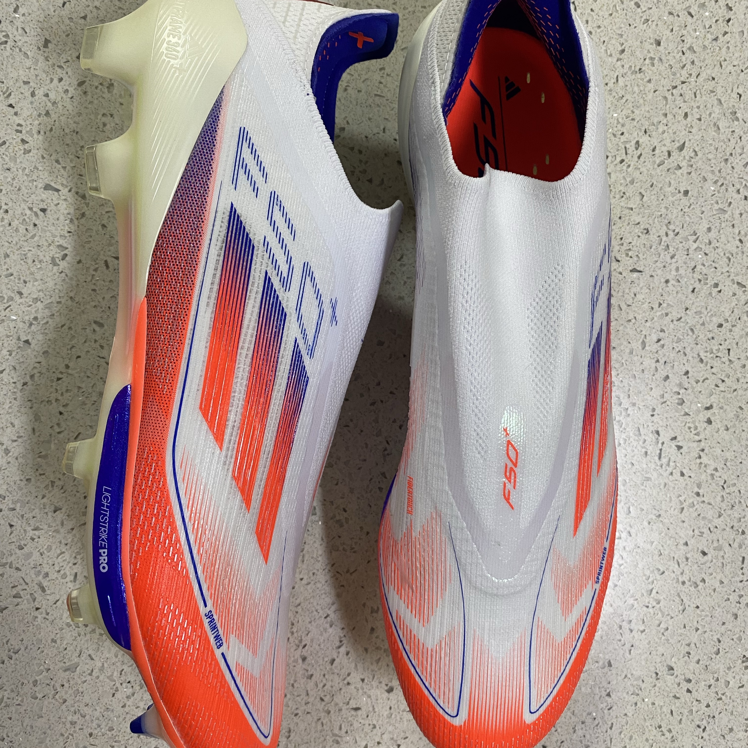 Adidas F50+ FG Cloud White Solar Red 착용 스타일 - 1