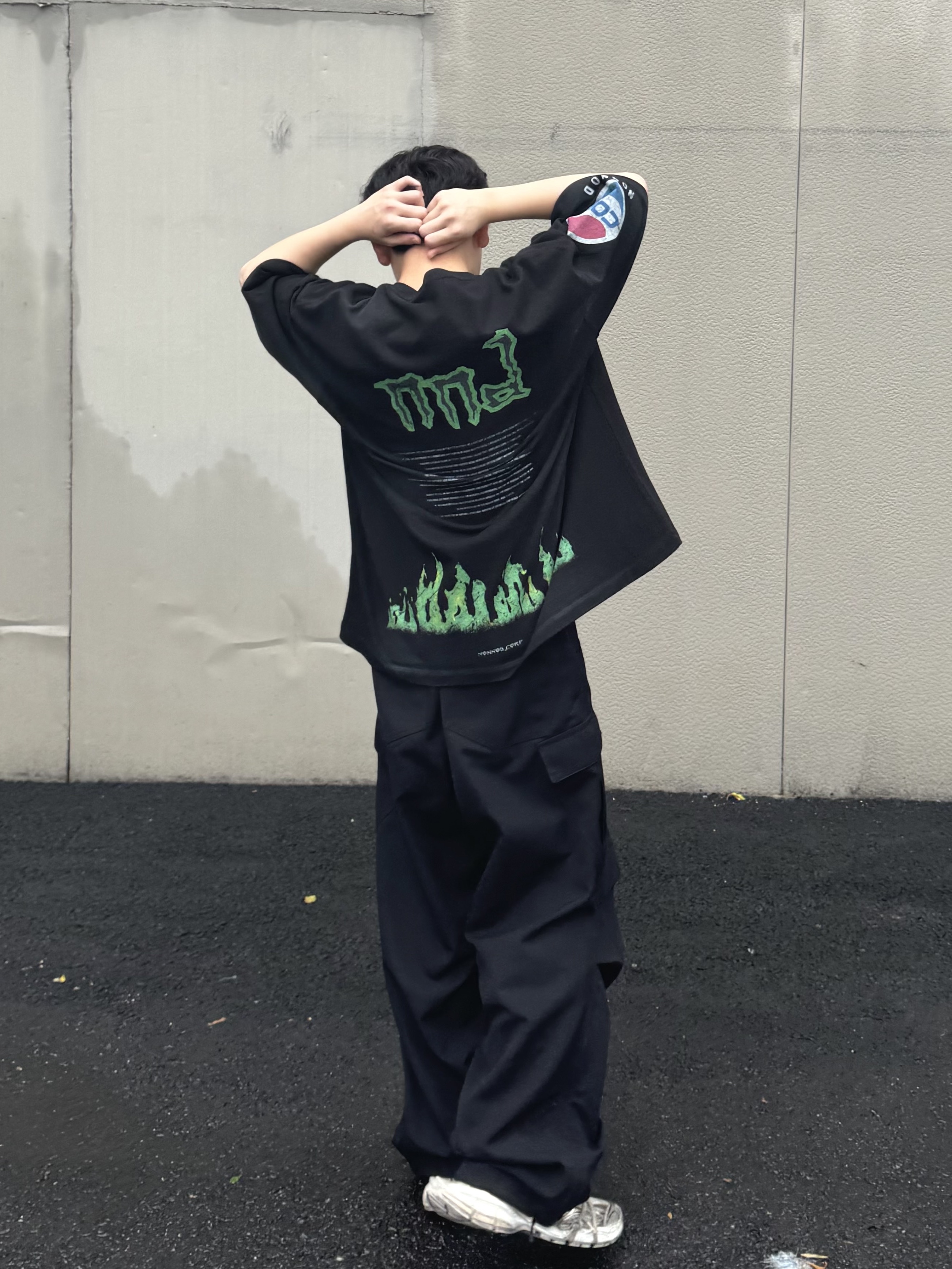 Nonnod Soft Drink T-Shirt Washed Black, Nonnod Side Zip Cargo Pants Black 착용 스타일