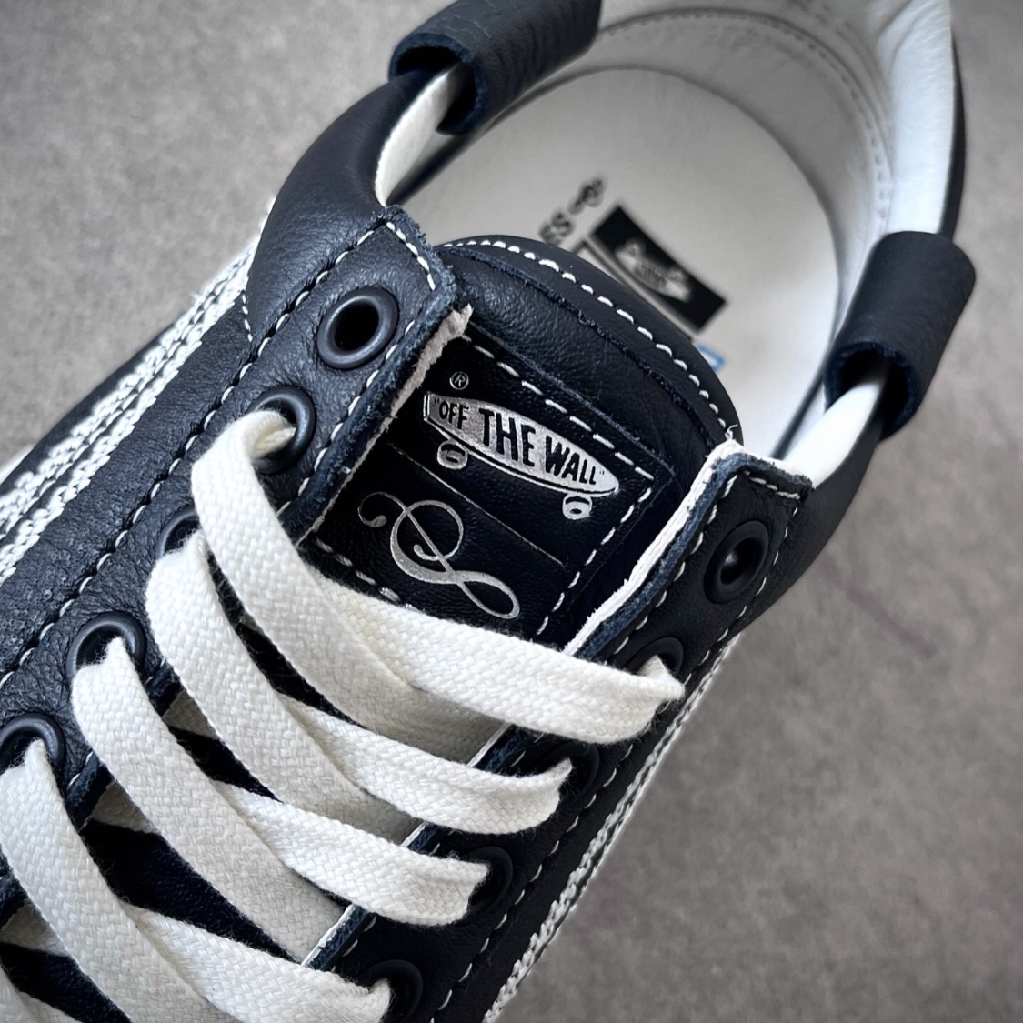 Vans Vault x Shane Gonzales OG Old Skool LX Black 착용 스타일 - 6