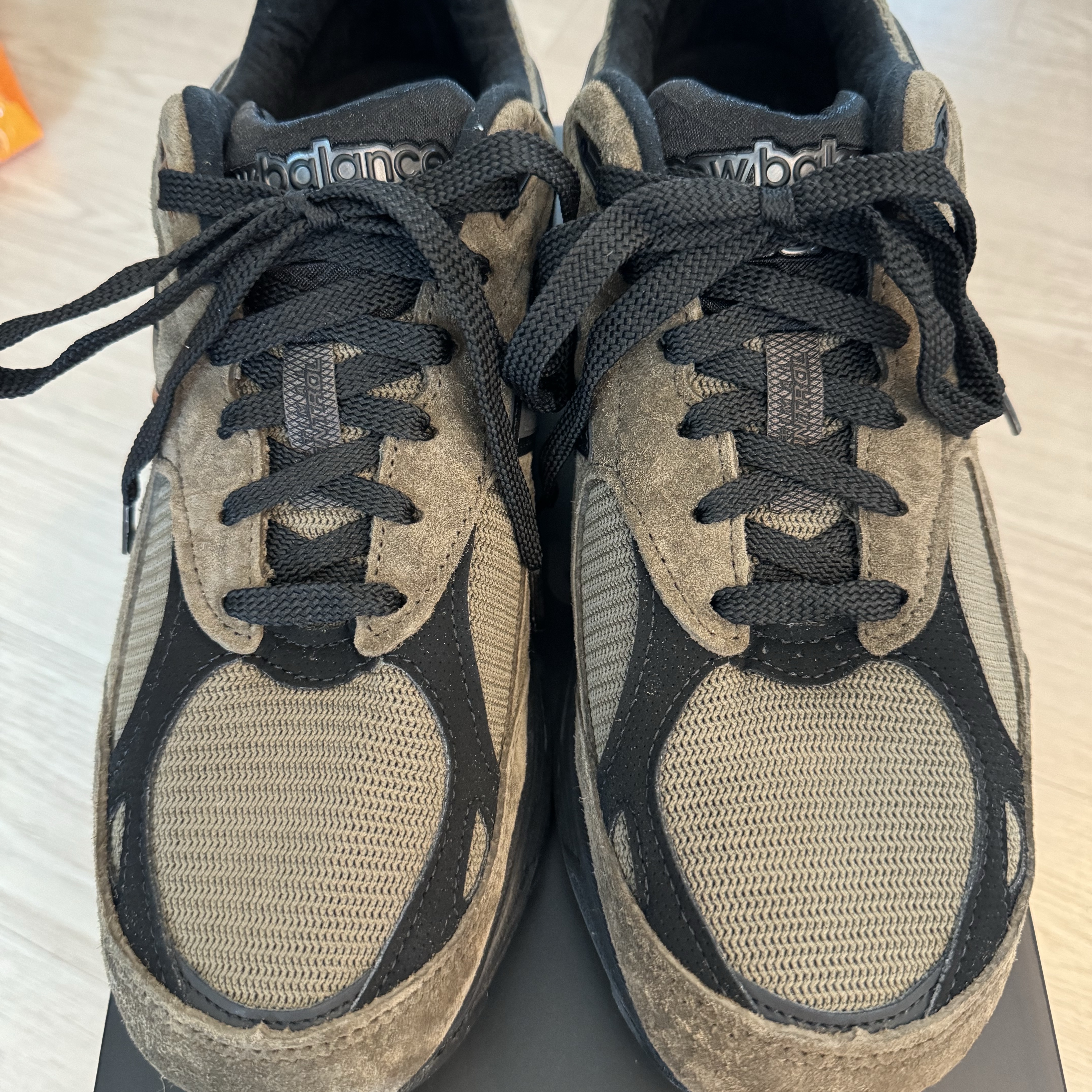 New Balance x JJJJound 990v3 Brown Black 착용 스타일 - 2