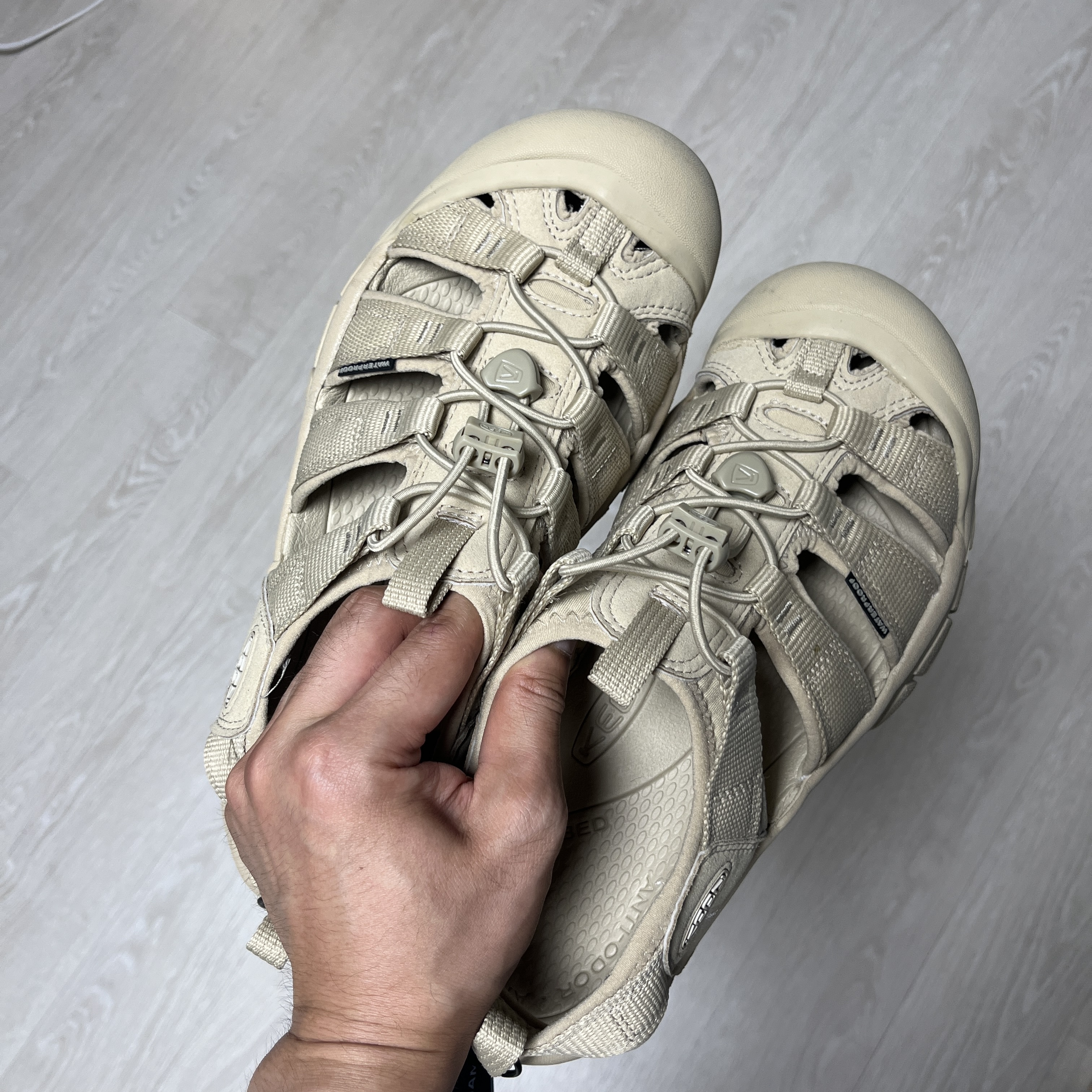 Keen Newport H2 Monochrome Safari 착용 스타일 - 4