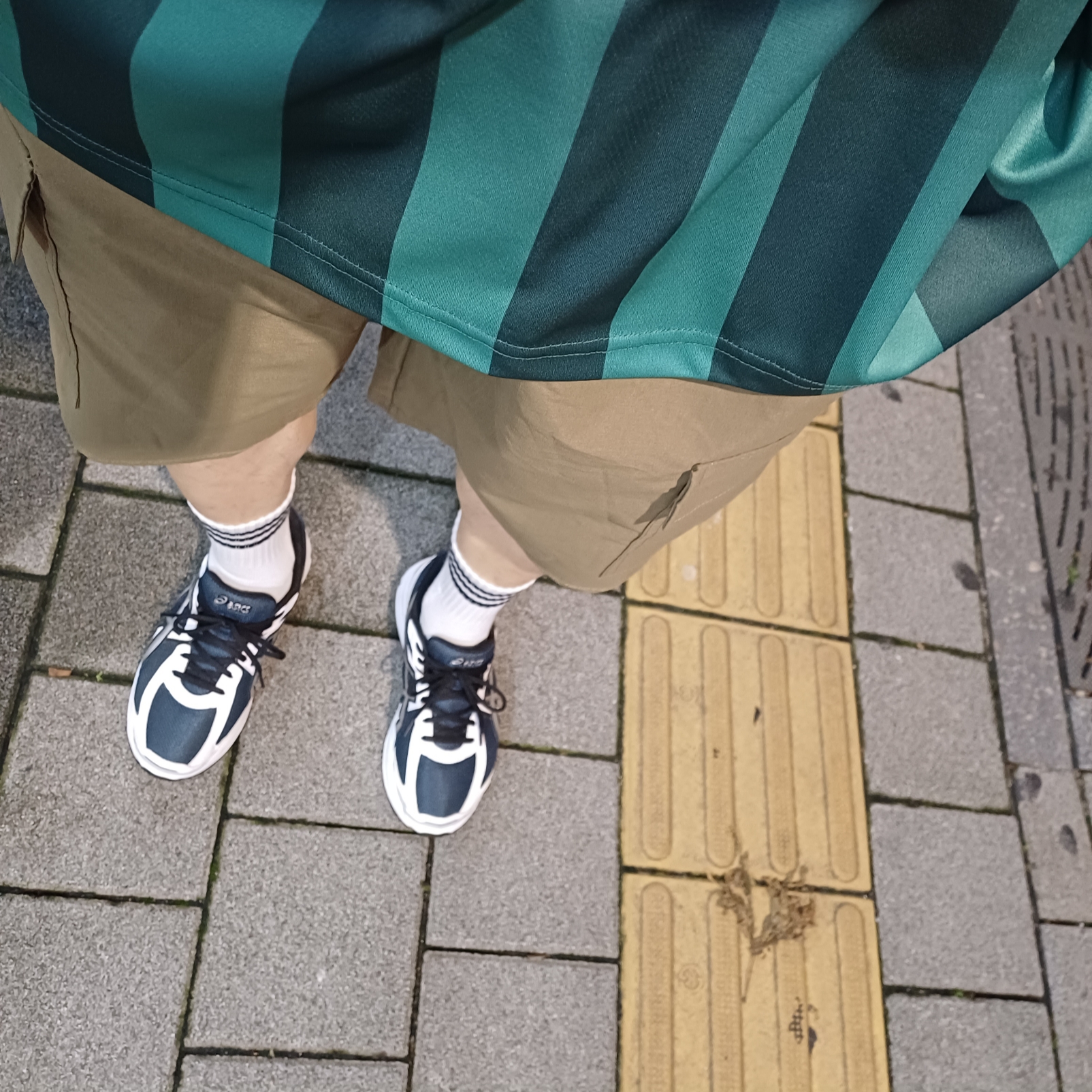 Asics Jog 100 S Navy Pure Silver - 2E Wide 착용 스타일