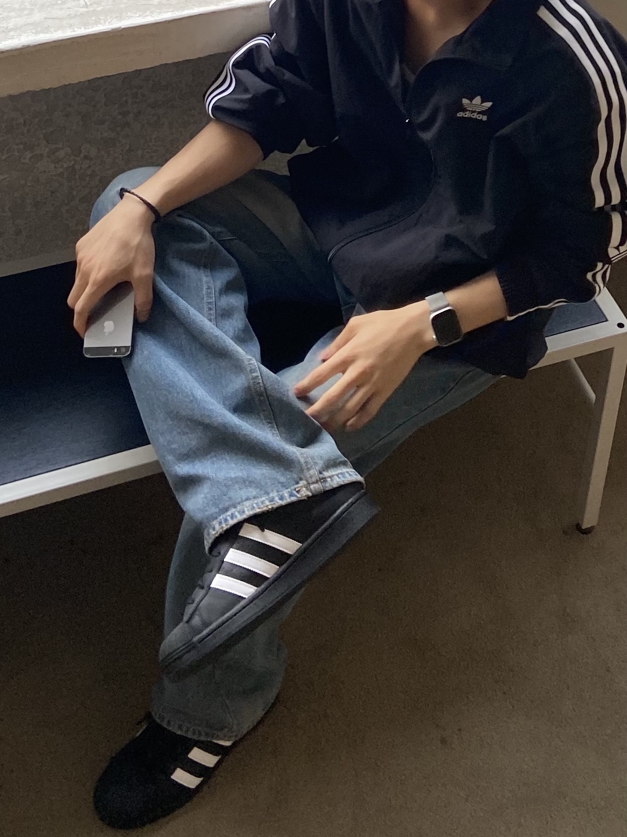 Adidas Superstar Core Black White 착용 스타일
