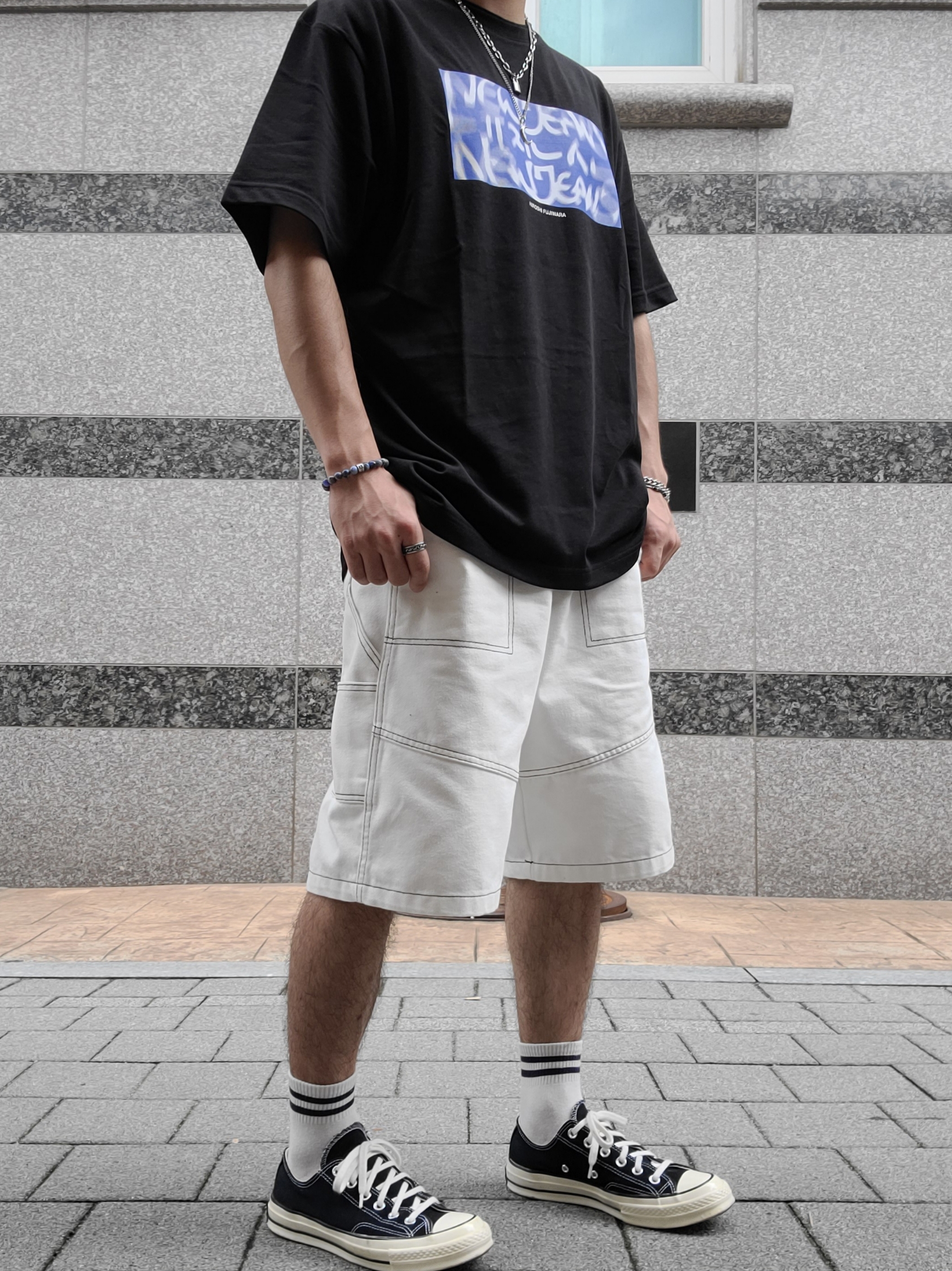 NewJeans x Hiroshi Fujiwara Coller T-Shirt Black Ver. 3 착용 스타일 - 5