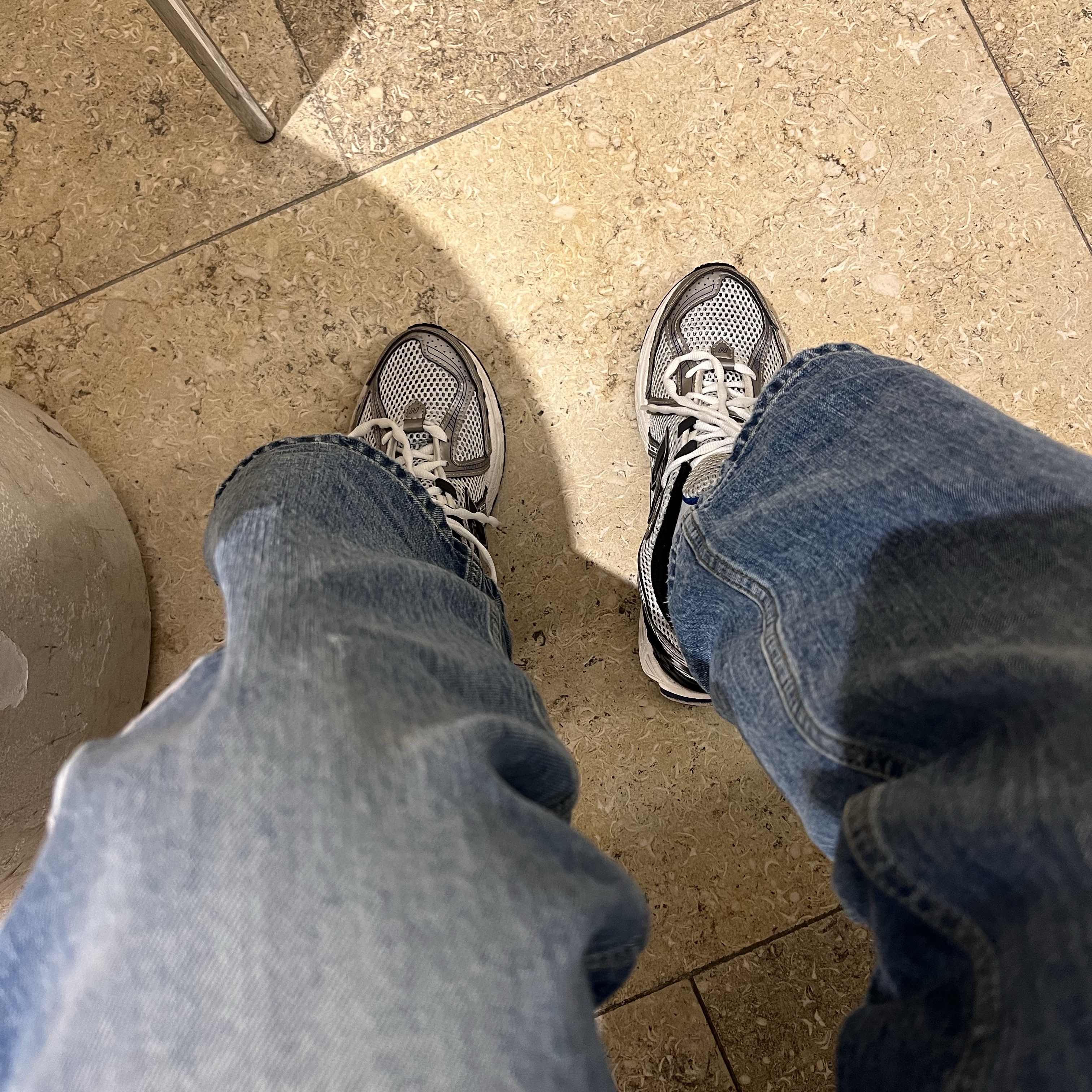 New Balance 1906R Silver Metallic 착용 스타일