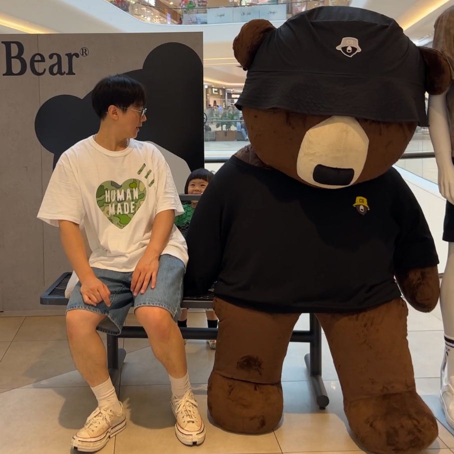 Human Made x Kaws Graphic T-Shirt #1 White, Converse x Feng Chen Wang Chuck 70 Ox 2-in-1 Brown Rice 착용 스타일