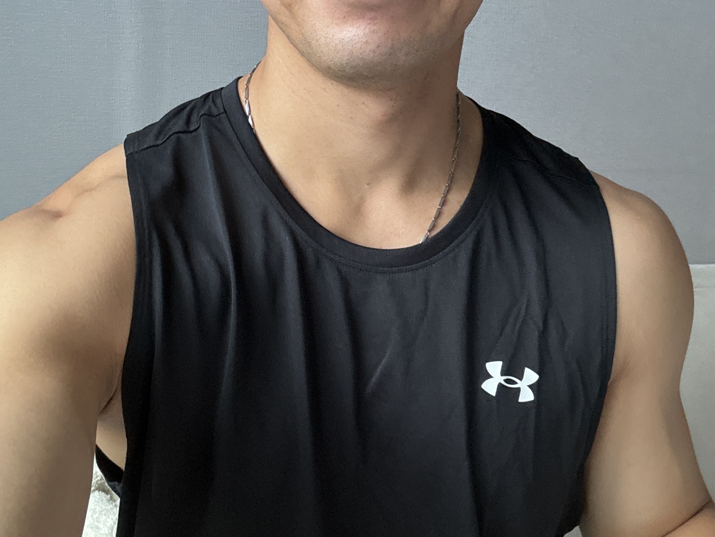 Under Armour Tech Tank Black White 착용 스타일