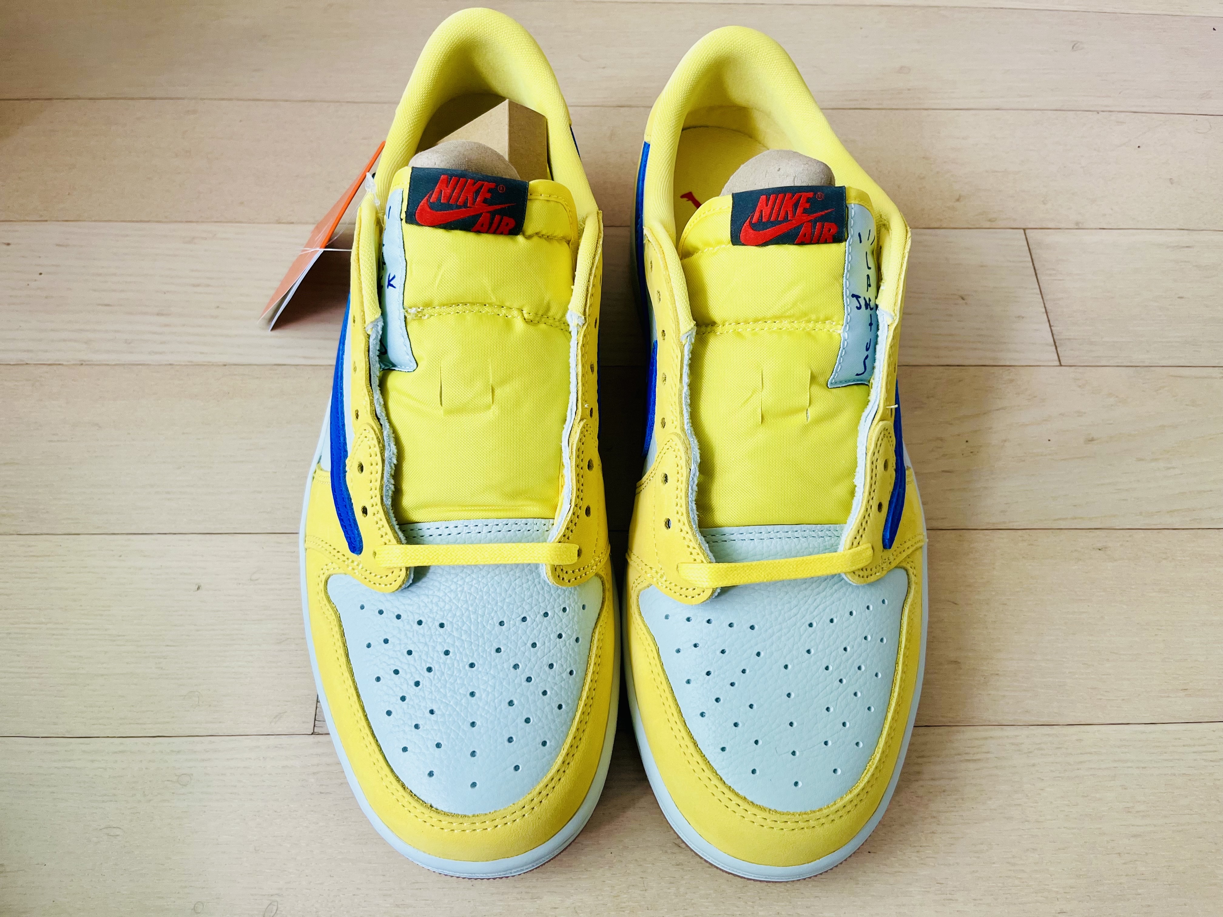 (W) Jordan 1 x Travis Scott Retro Low OG SP Canary 착용 스타일 - 3
