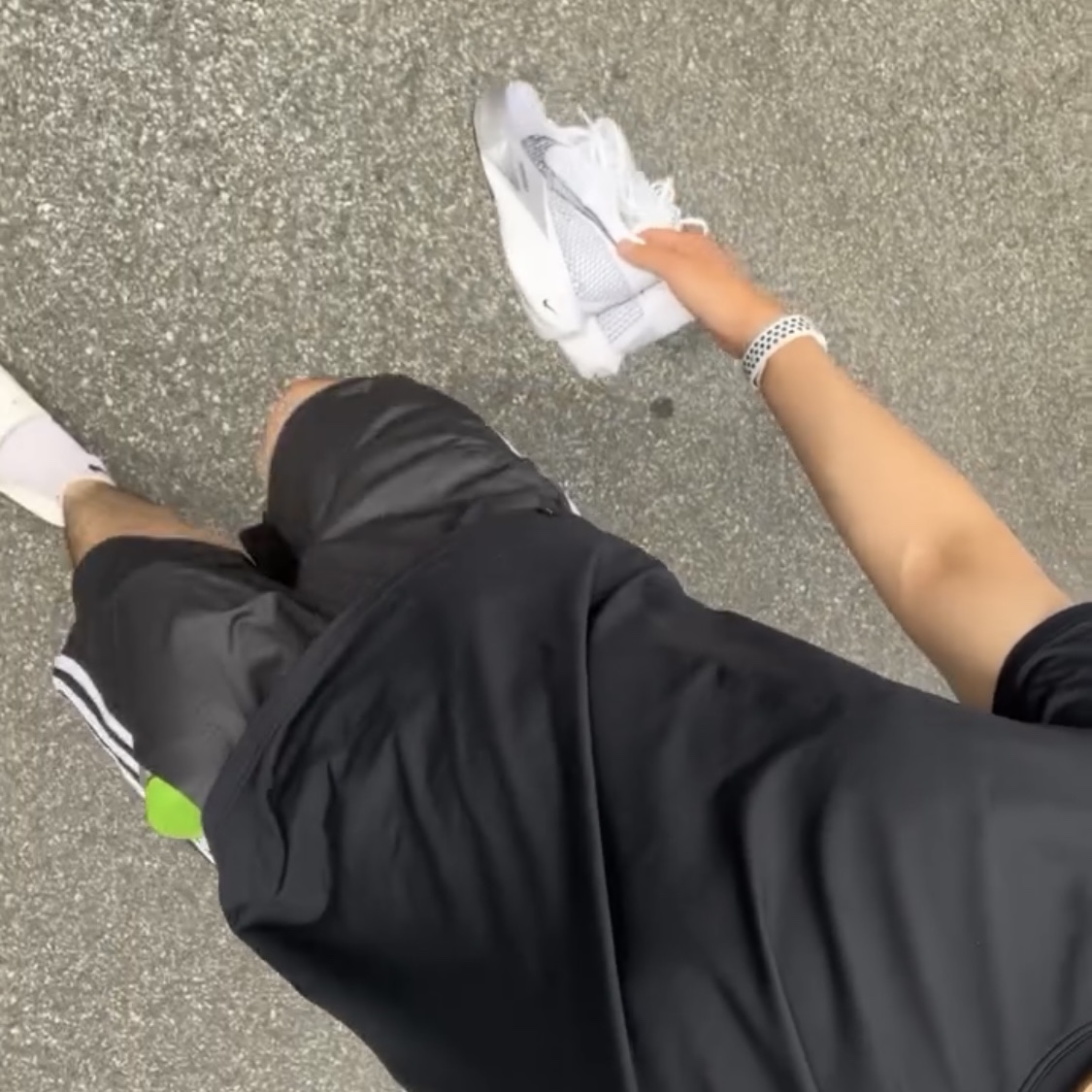Nike ZoomX Vaporfly Next% 3 White Grey 착용 스타일 - 2