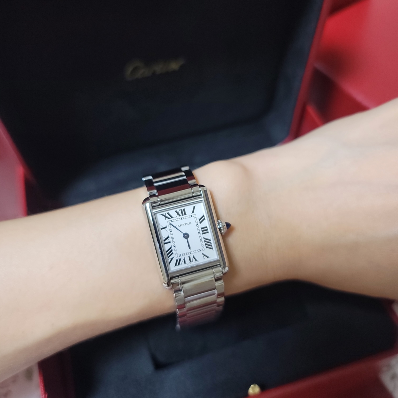 Cartier Tank Must Watch Small Quartz Steel Bracelet Steel 착용 스타일