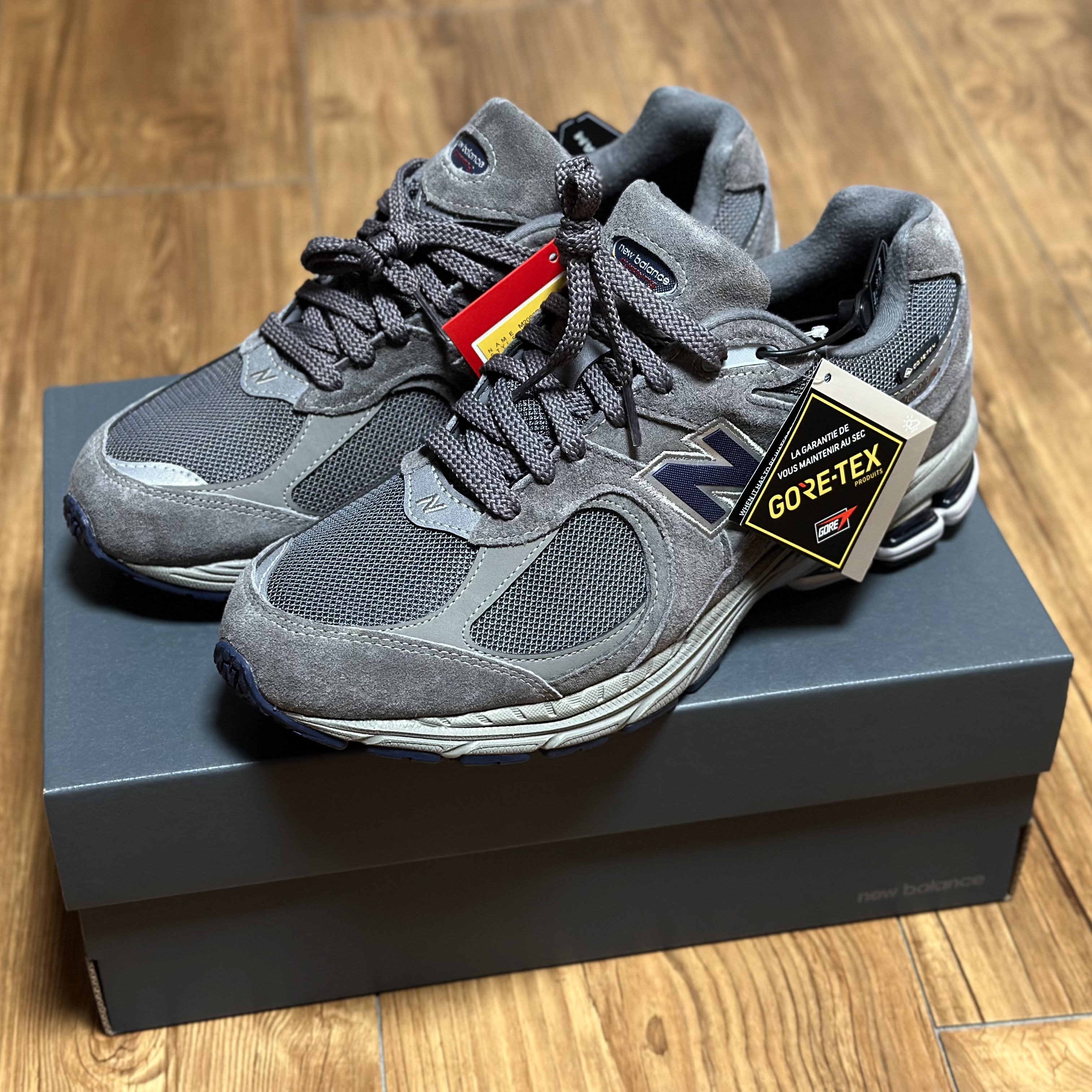 New Balance 2002R Gore-Tex Castlerock Natural Indigo 착용 스타일 - 1