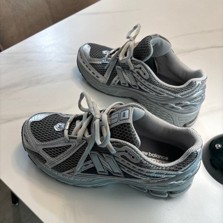 New Balance 1906R Harbor Grey Silver Metalic 착용 스타일 - 1