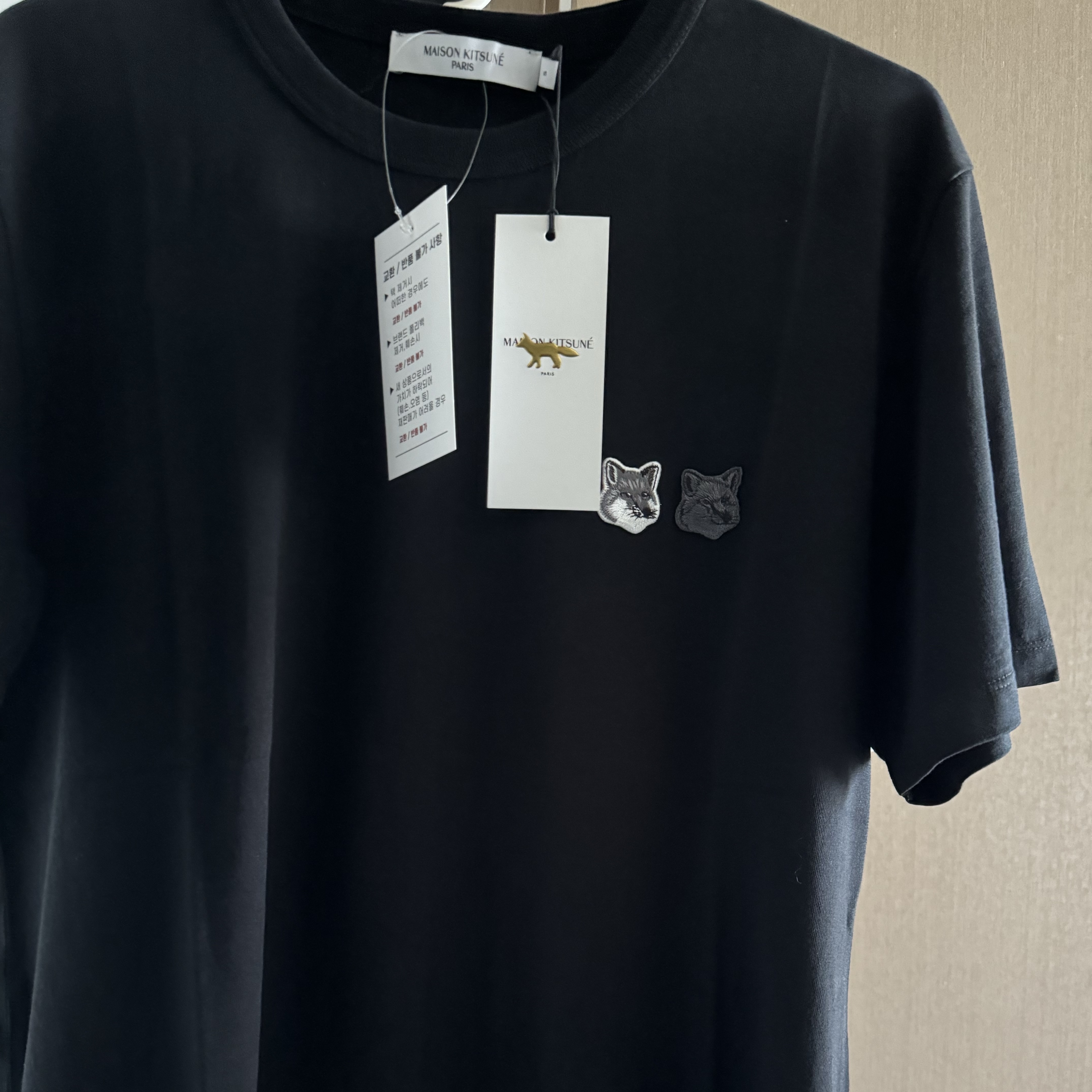 Maison Kitsune Double Monochrome Fox Head Patch Classic T-Shirt Black 착용 스타일