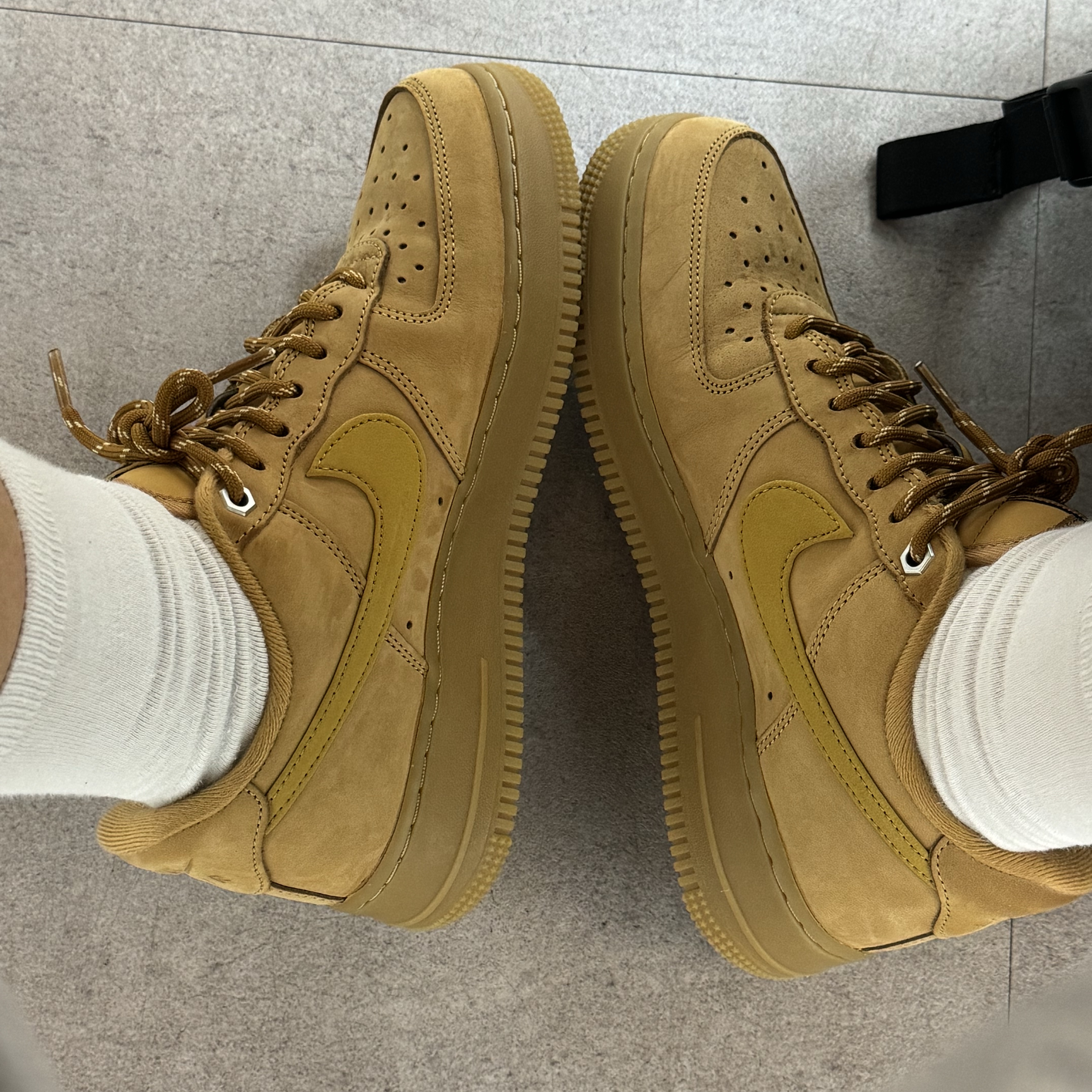 (W) Nike Air Force 1 '07 WB Flax Wheat 착용 스타일