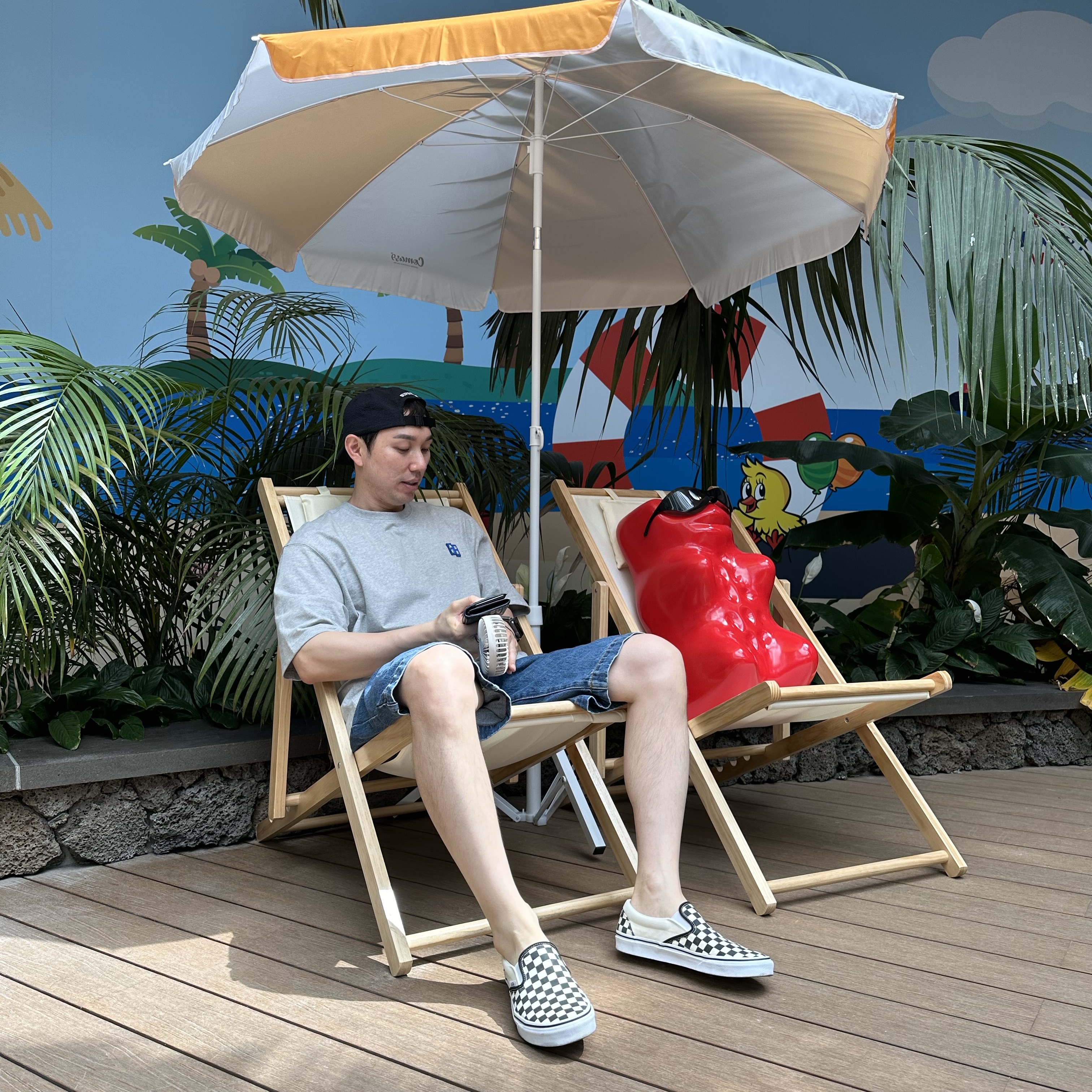 COS Diamond Quilted Mini Crossbody Bag Black, Supreme Seersucker S Logo 6-Panel Black - 24SS 착용 스타일 - 4