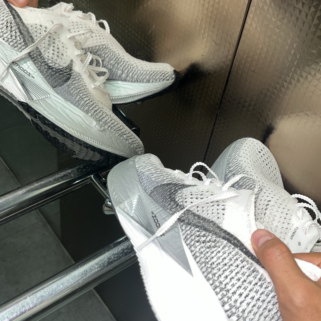 Nike ZoomX Vaporfly Next% 3 White Grey 착용 스타일 - 1