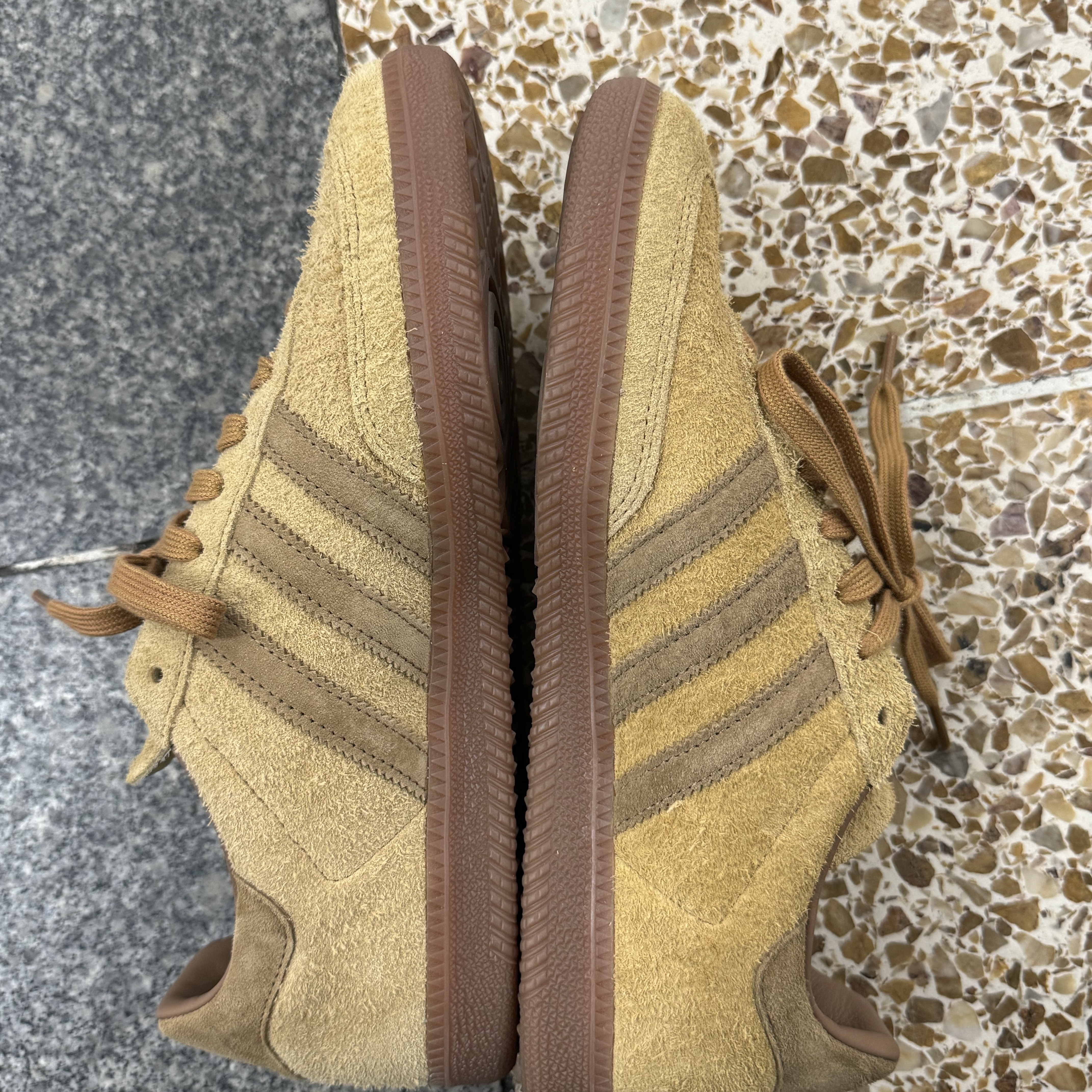 Adidas x JJJJound Samba OG Mesa 착용 스타일 - 3