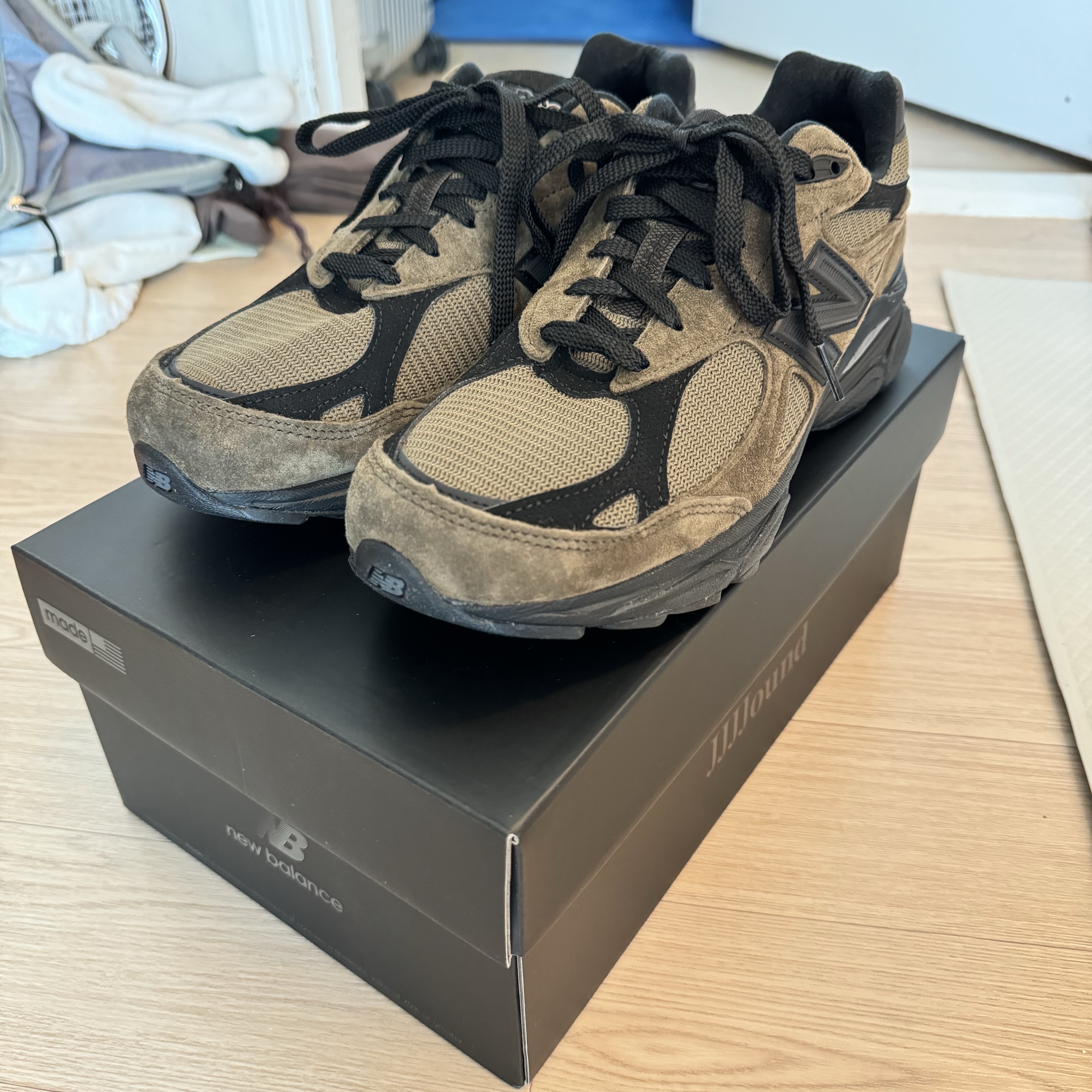 New Balance x JJJJound 990v3 Brown Black 착용 스타일 - 4