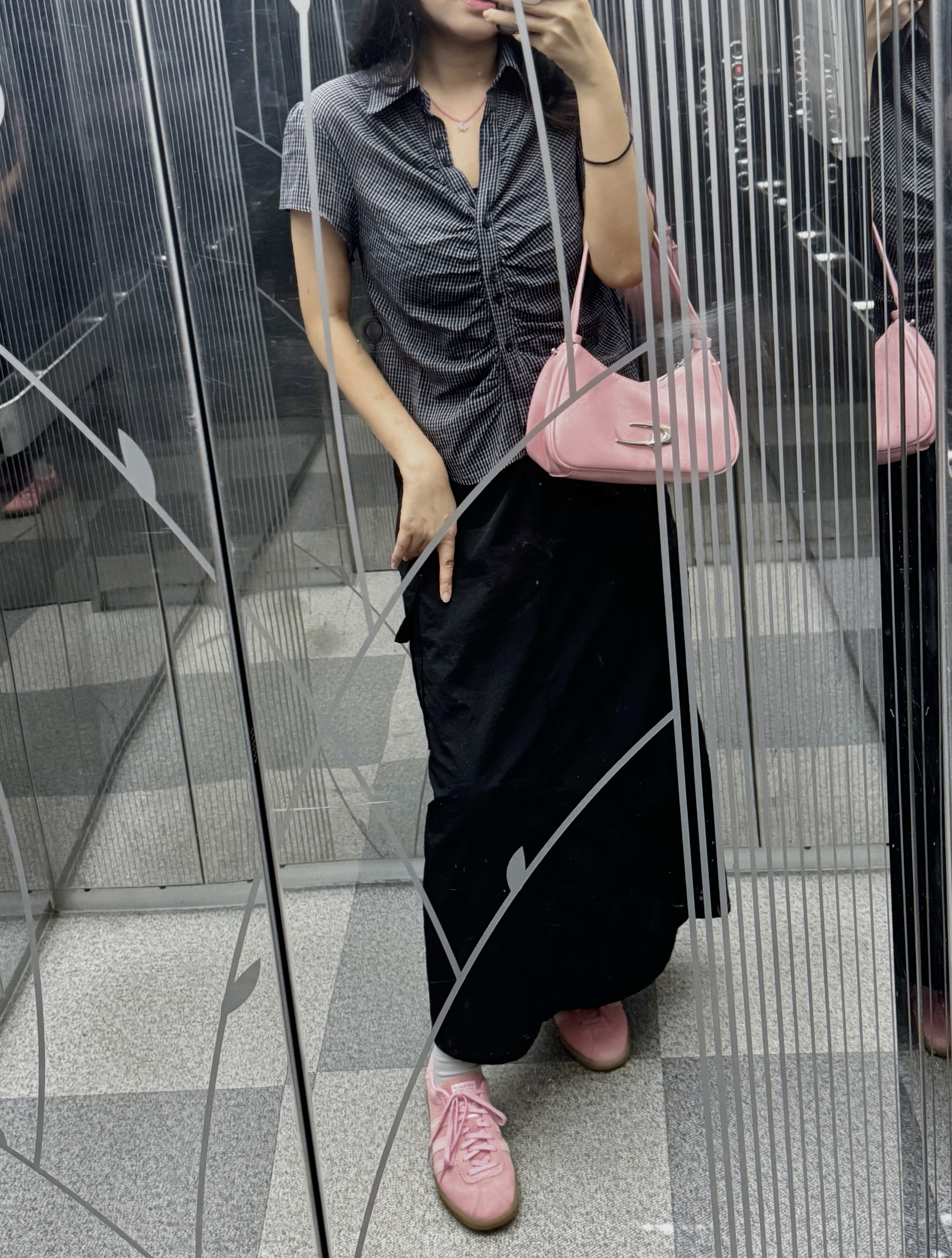 Adidas Bermuda Glow Pink 착용 스타일