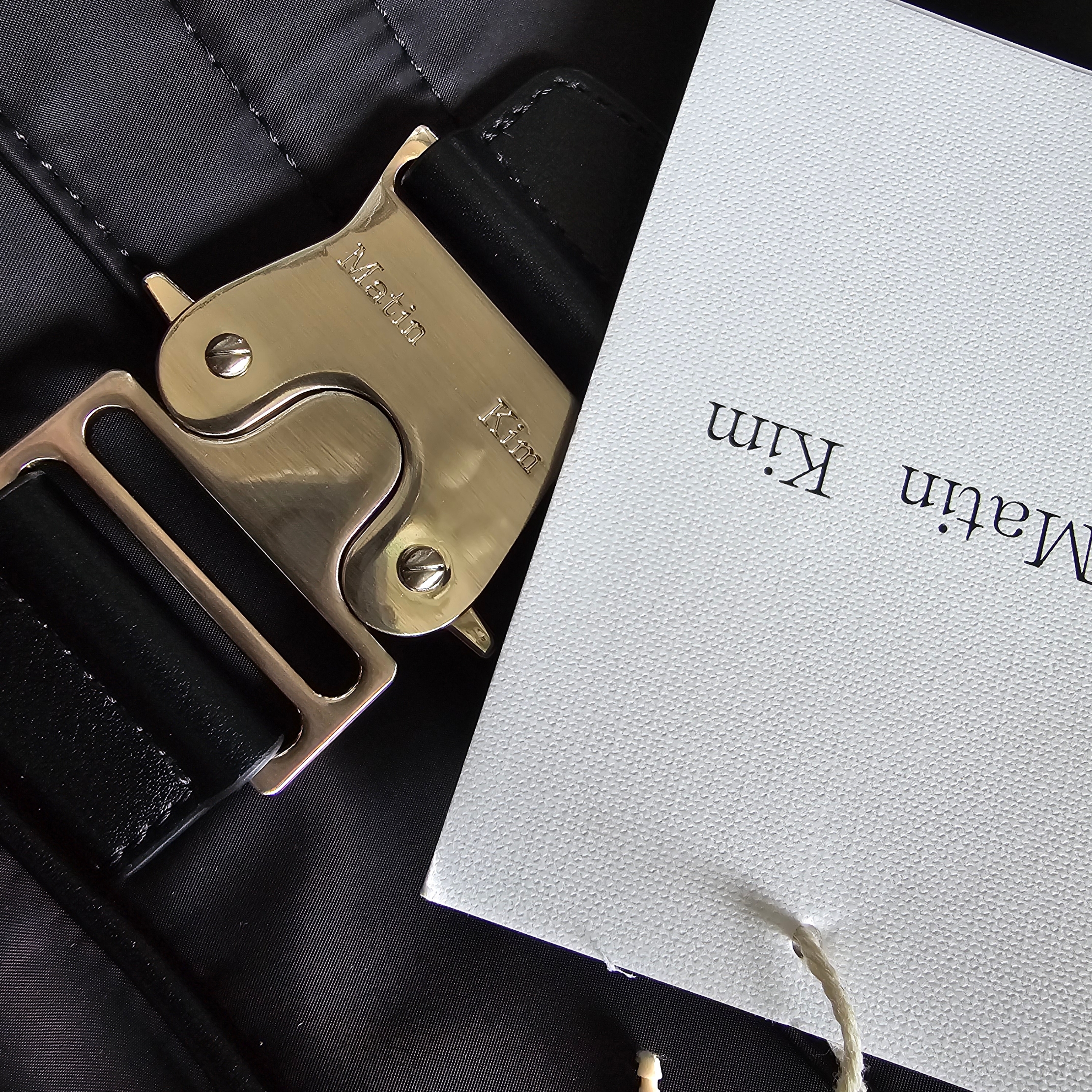 Matin Kim Mini Buckle Bag Black 착용 스타일