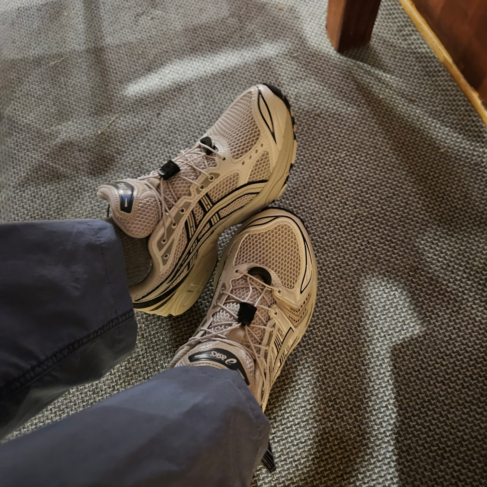 Asics Unlimited Gel-Kayano 14 Smoke Grey 착용 스타일