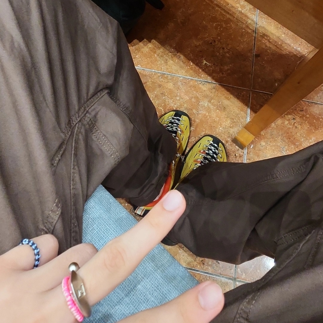 Keen Jasper Sneakers Green Sulphur Orange 착용 스타일