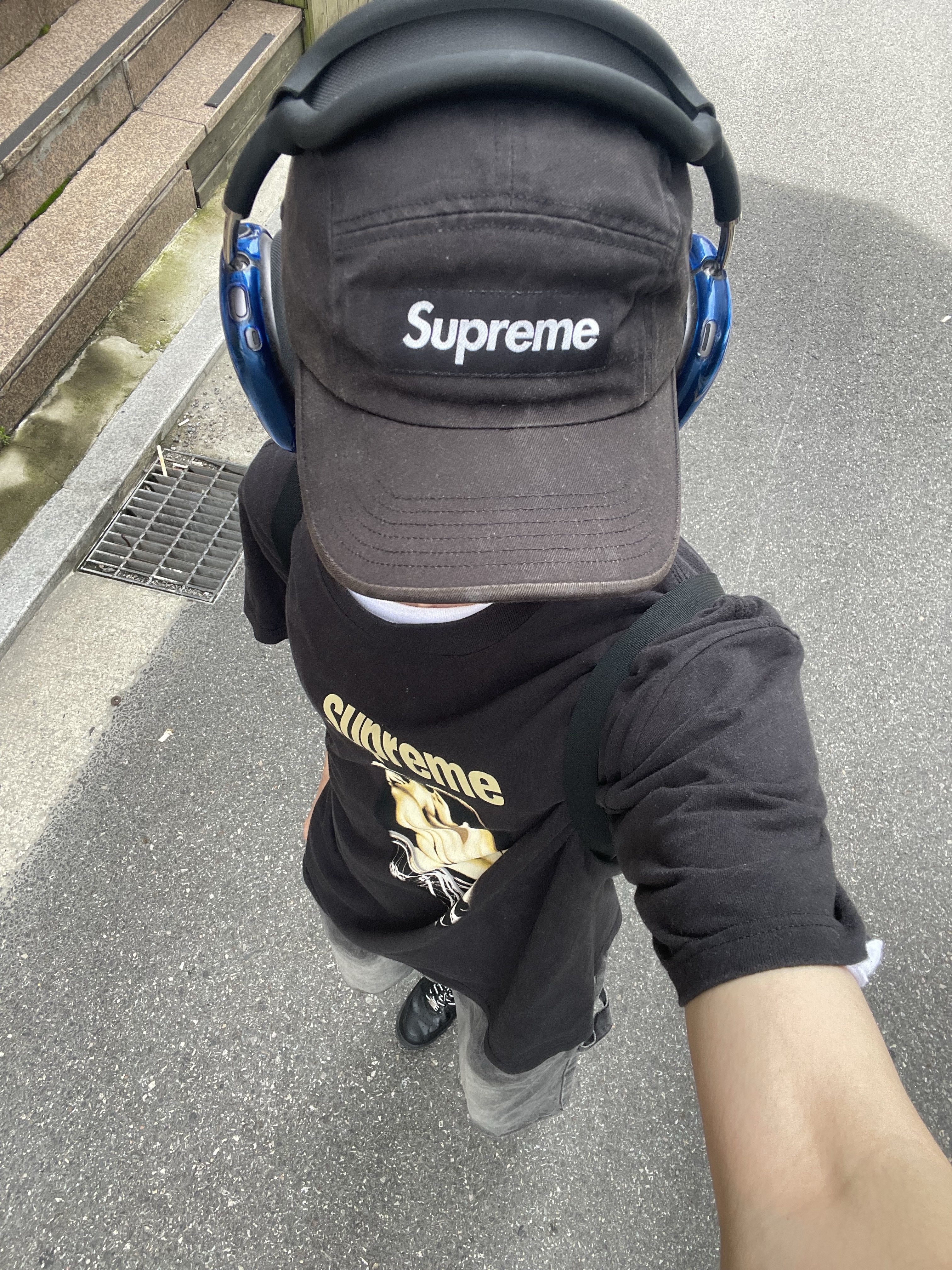 Nike x Supreme Air Force 1 Low Black, Supreme Mesh Small Backpack Black - 23SS 착용 스타일 - 1