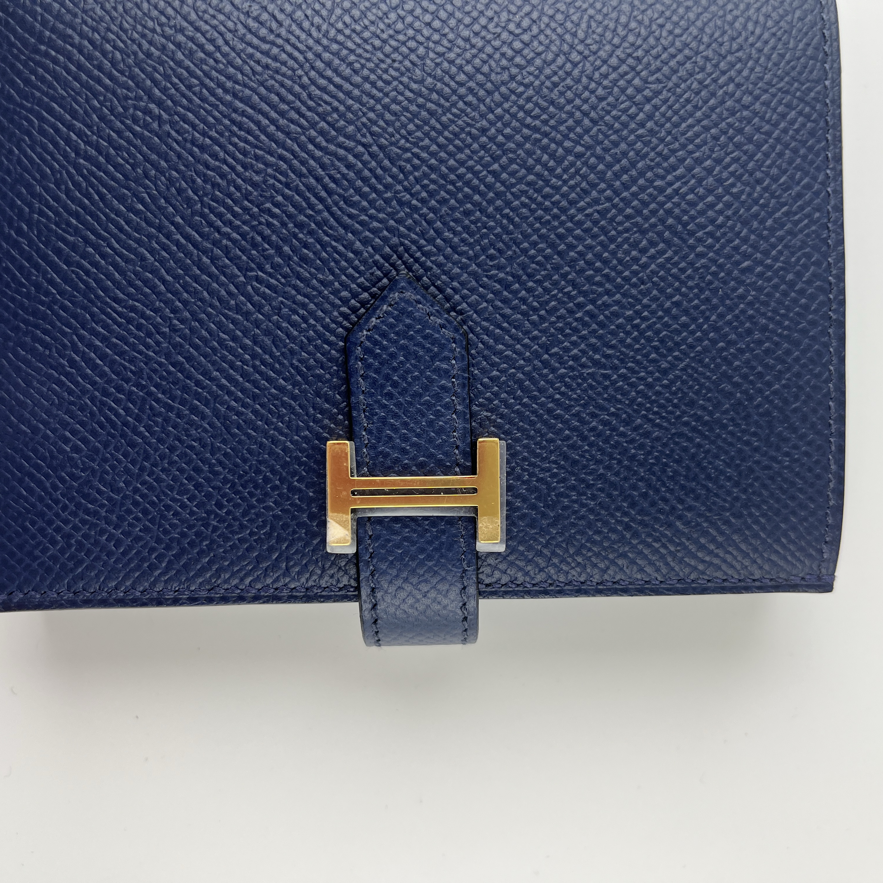 Hermes Bearn Compact Wallet Epsom & Gold Navy 착용 스타일 - 3