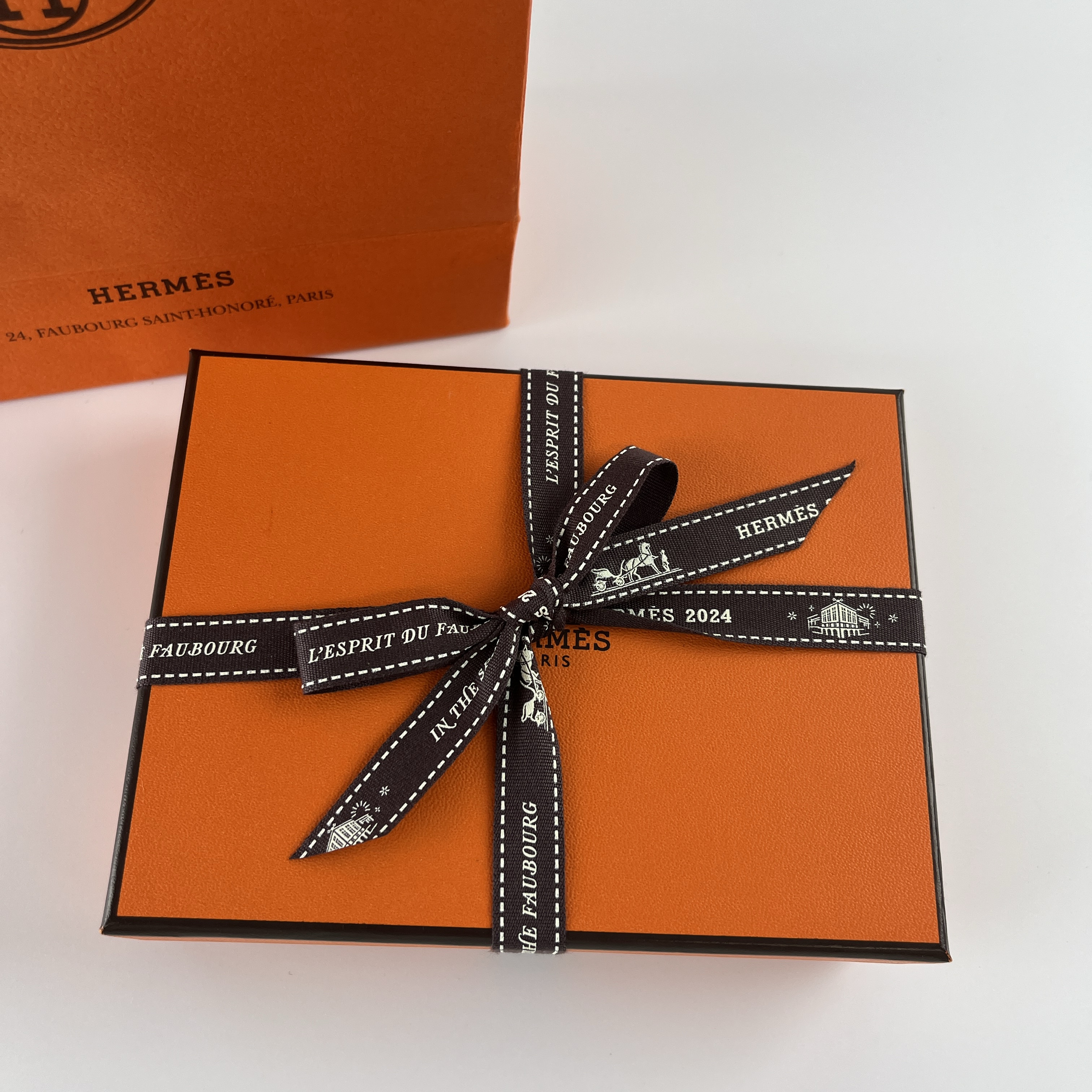 Hermes Bearn Compact Wallet Epsom & Gold Navy 착용 스타일 - 4