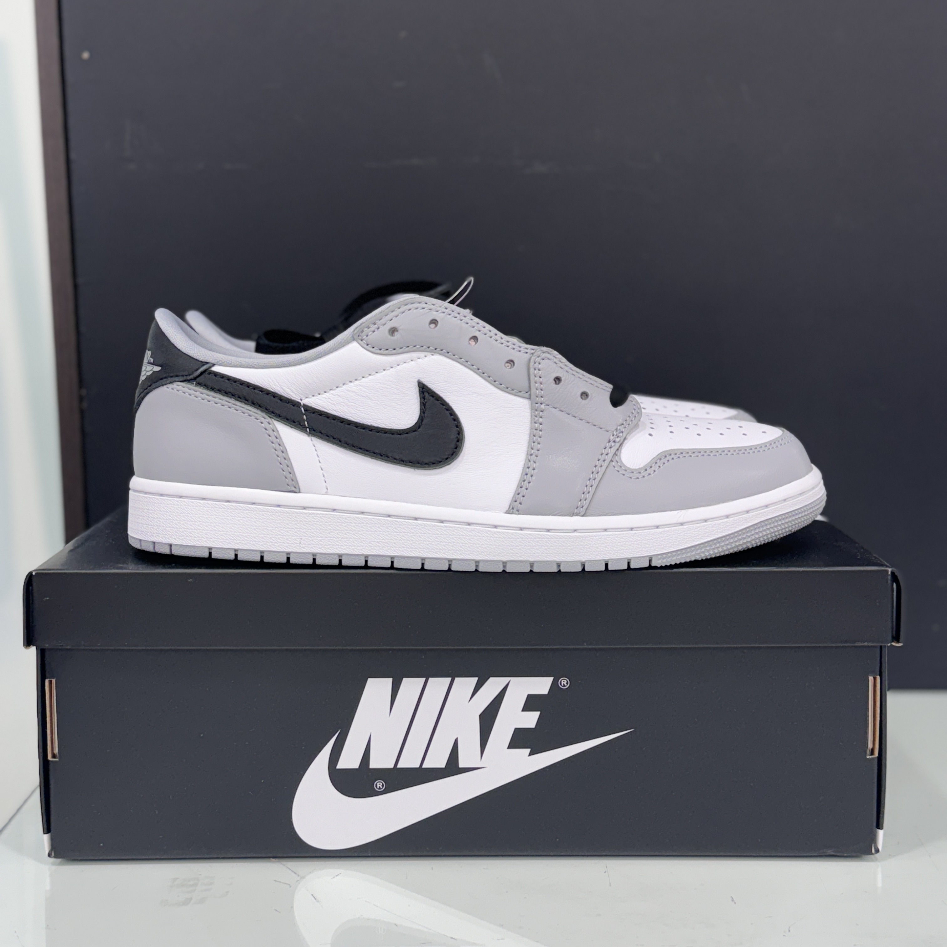 Jordan 1 Retro Low OG Wolf Grey and White 착용 스타일 - 2