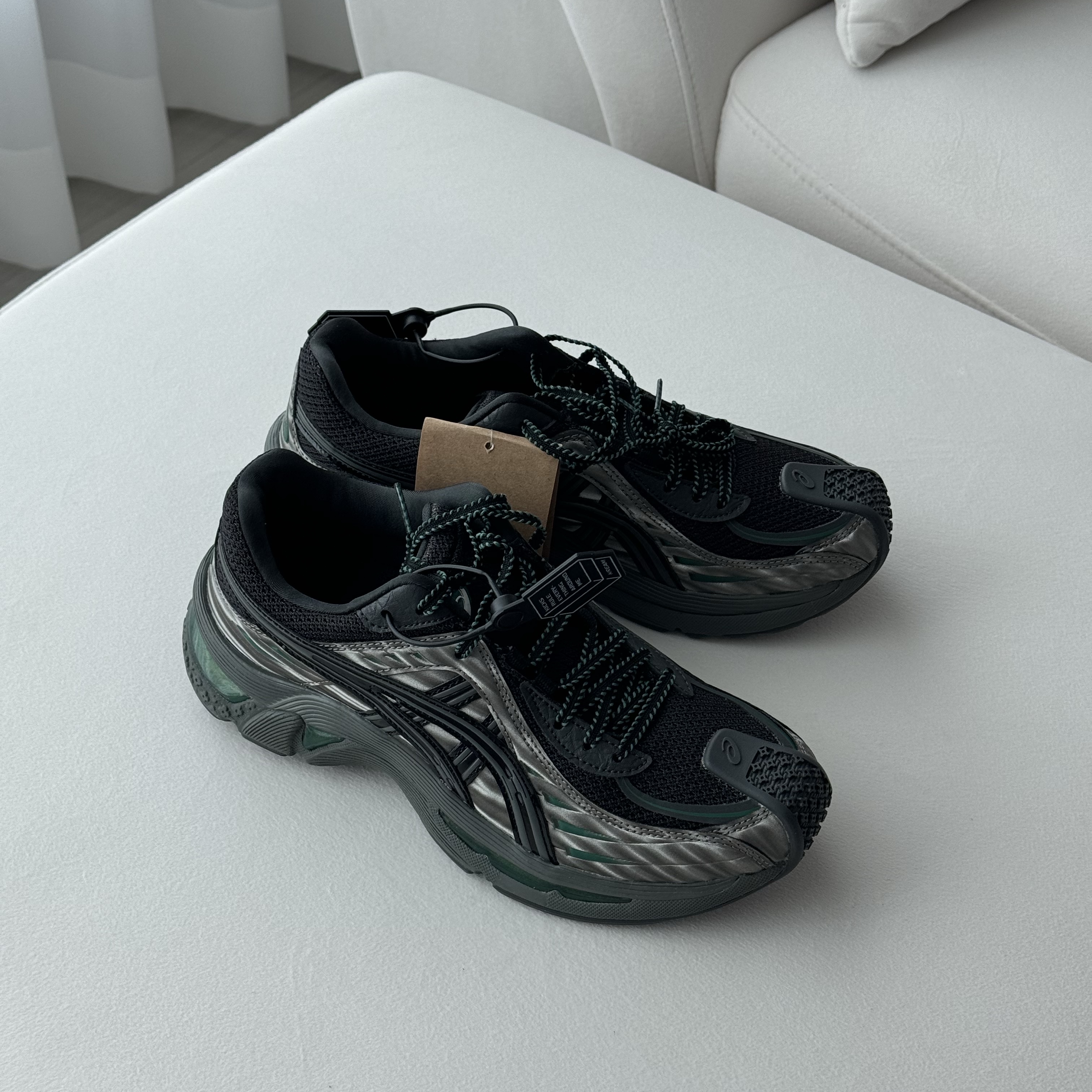 (W) Asics x Kiko Kostadinov Gel-Flammae Grey Black 착용 스타일 - 2