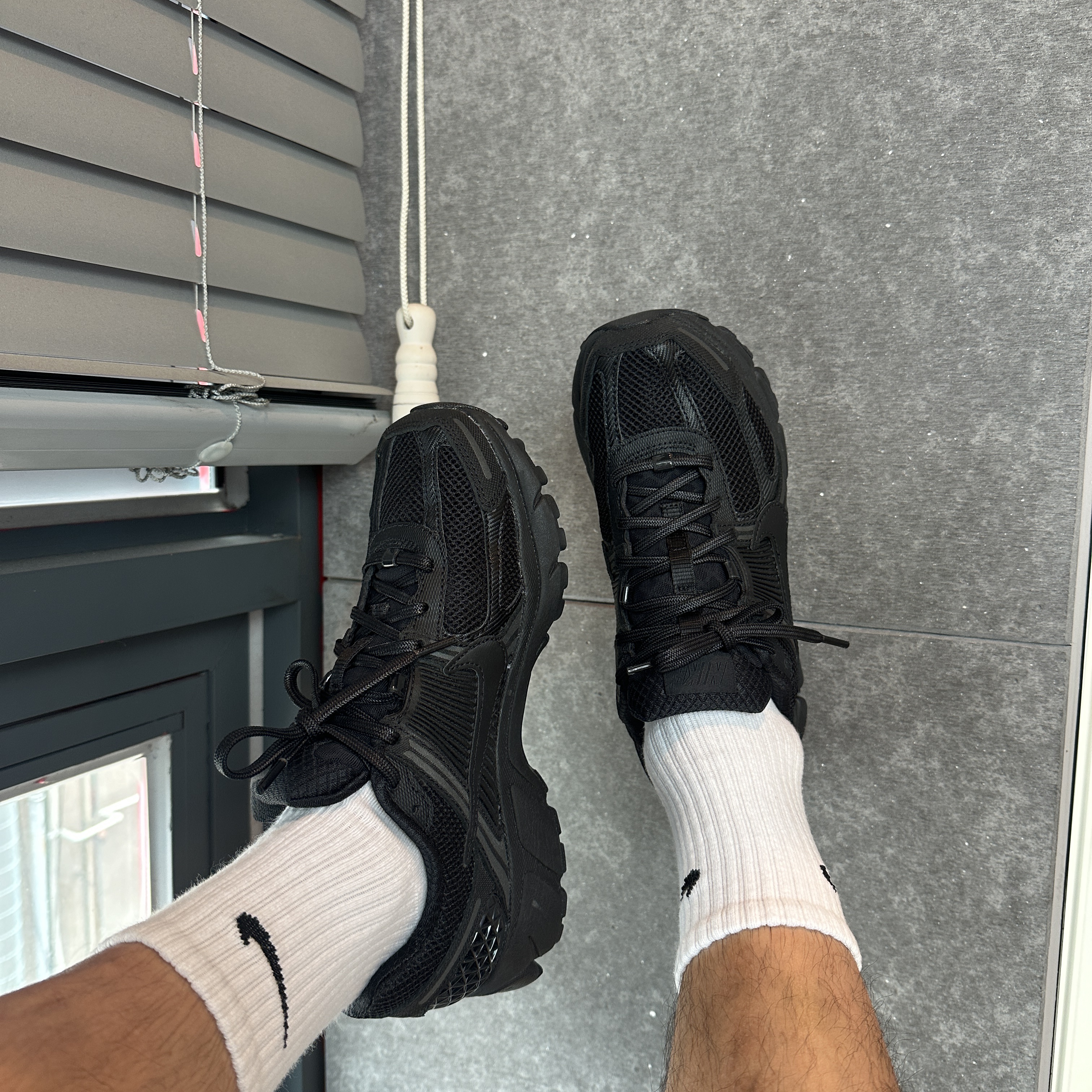 Nike Zoom Vomero 5 SP Black 착용 스타일