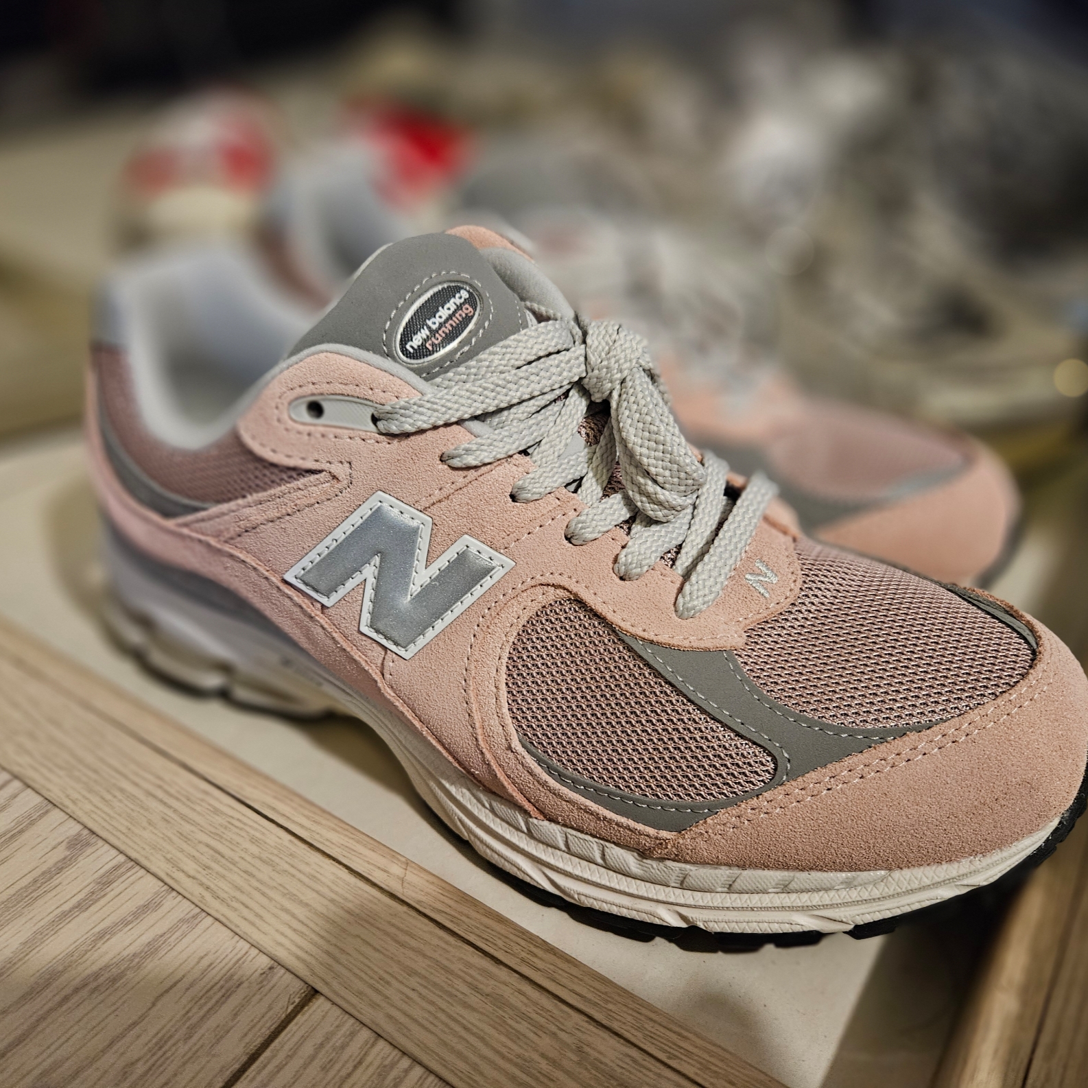 New Balance 2002R Orb Pink 착용 스타일