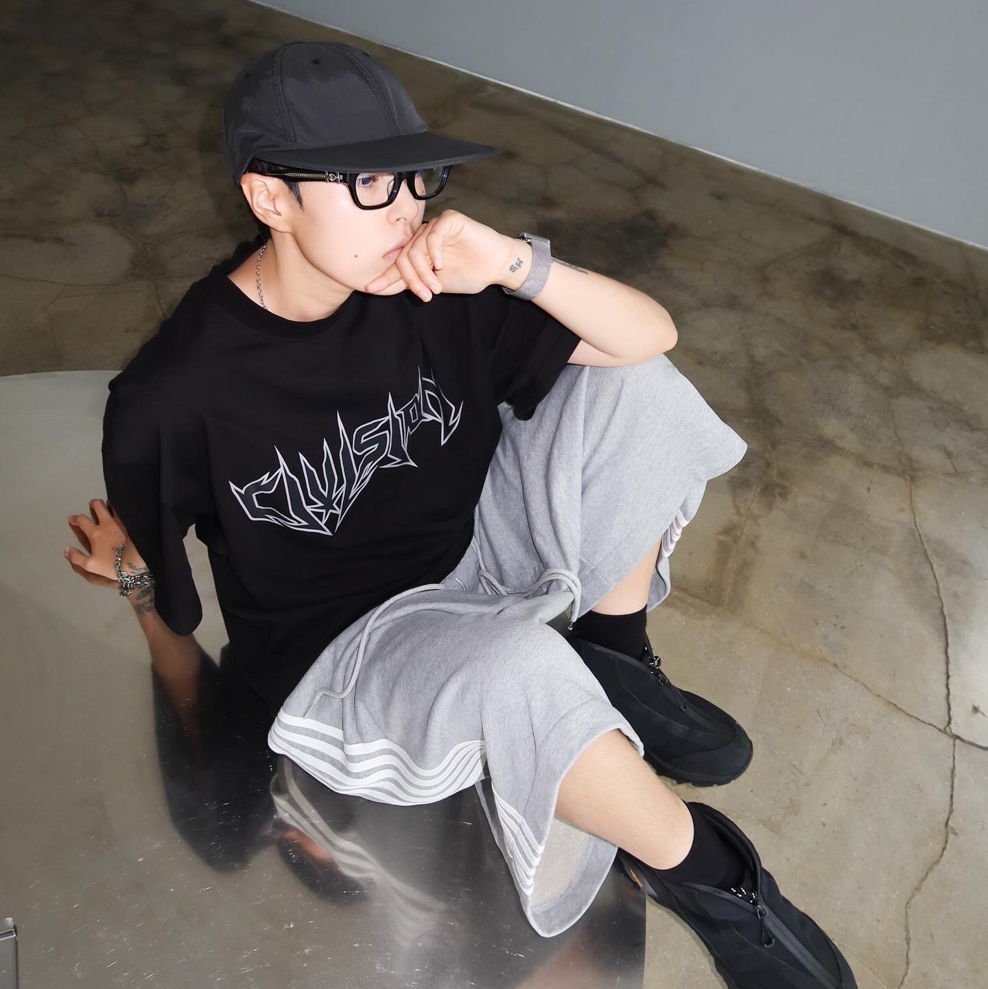 Civision by CSC Core Logo T-Shirt Black, Civision by CSC City Lives 49 T-Shirt Black 착용 스타일 - 3